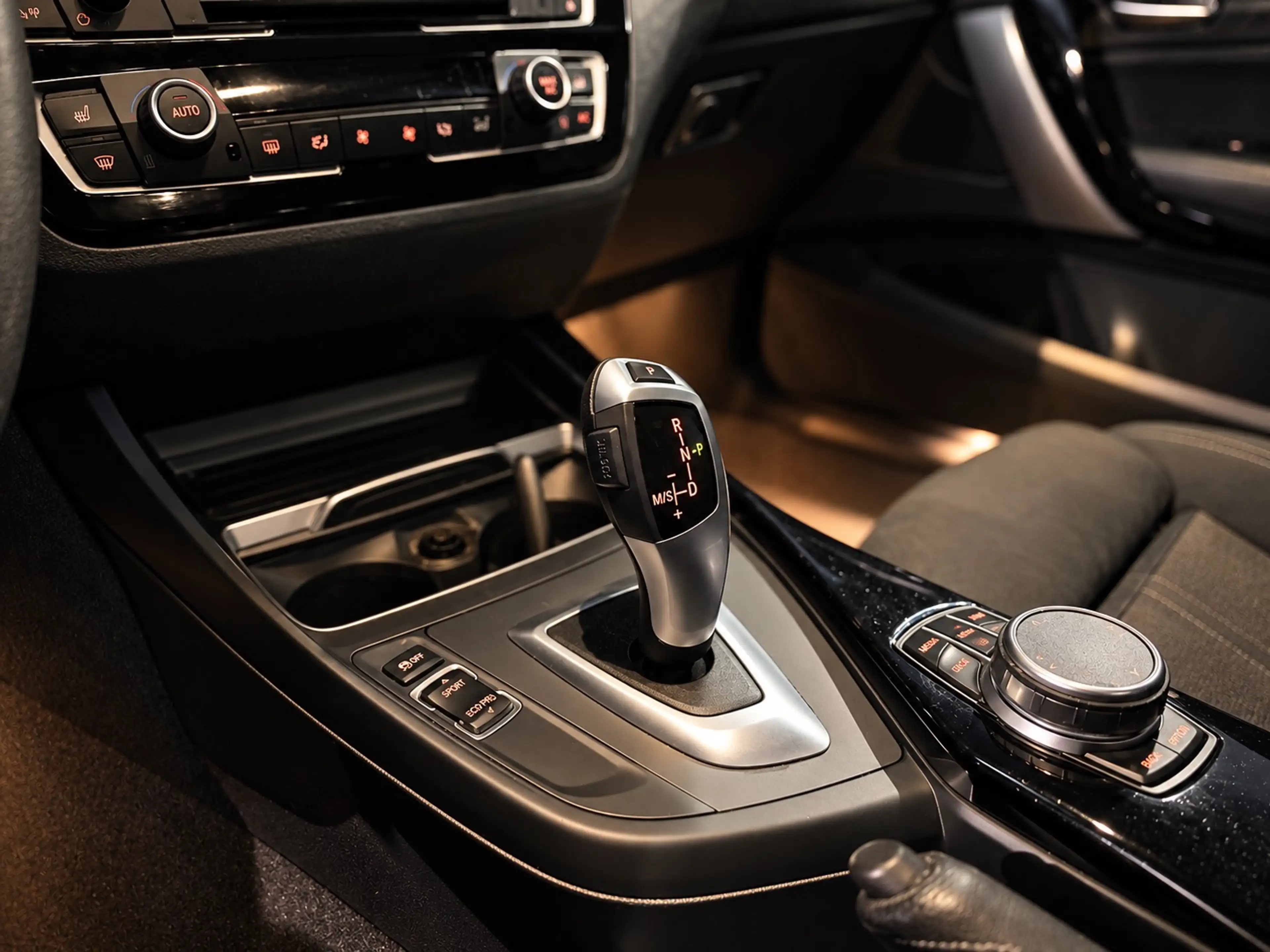 BMW 118 État neuf✅ boîte auto❗️ — photo 13