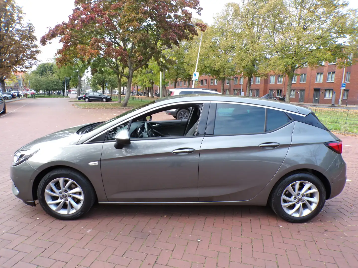 Opel Astra 1.2 Elegance van 1e eigenaar stoel+stuurverwarming Gris - 2