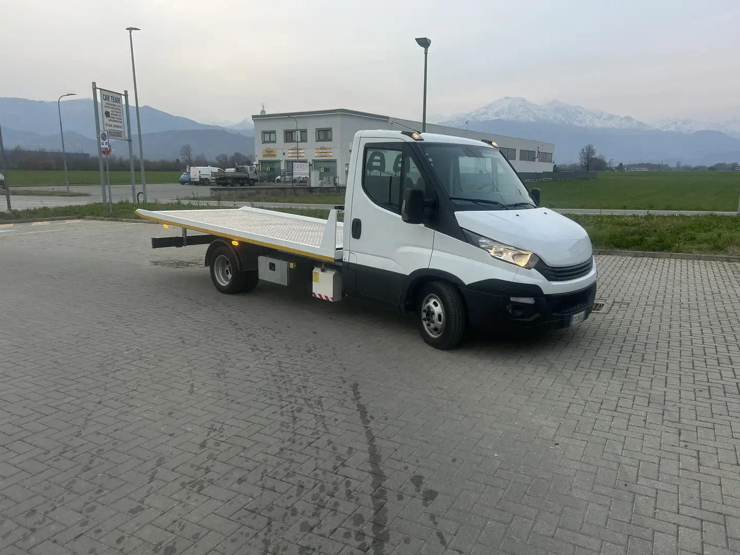 Iveco Daily Carroattrezzi SCARABILE Bianco - 2