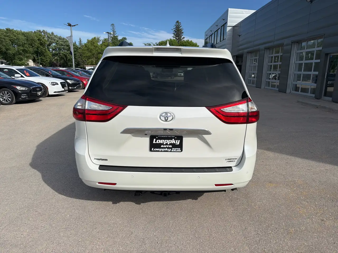 Toyota Sienna снимка Toyota Sienna