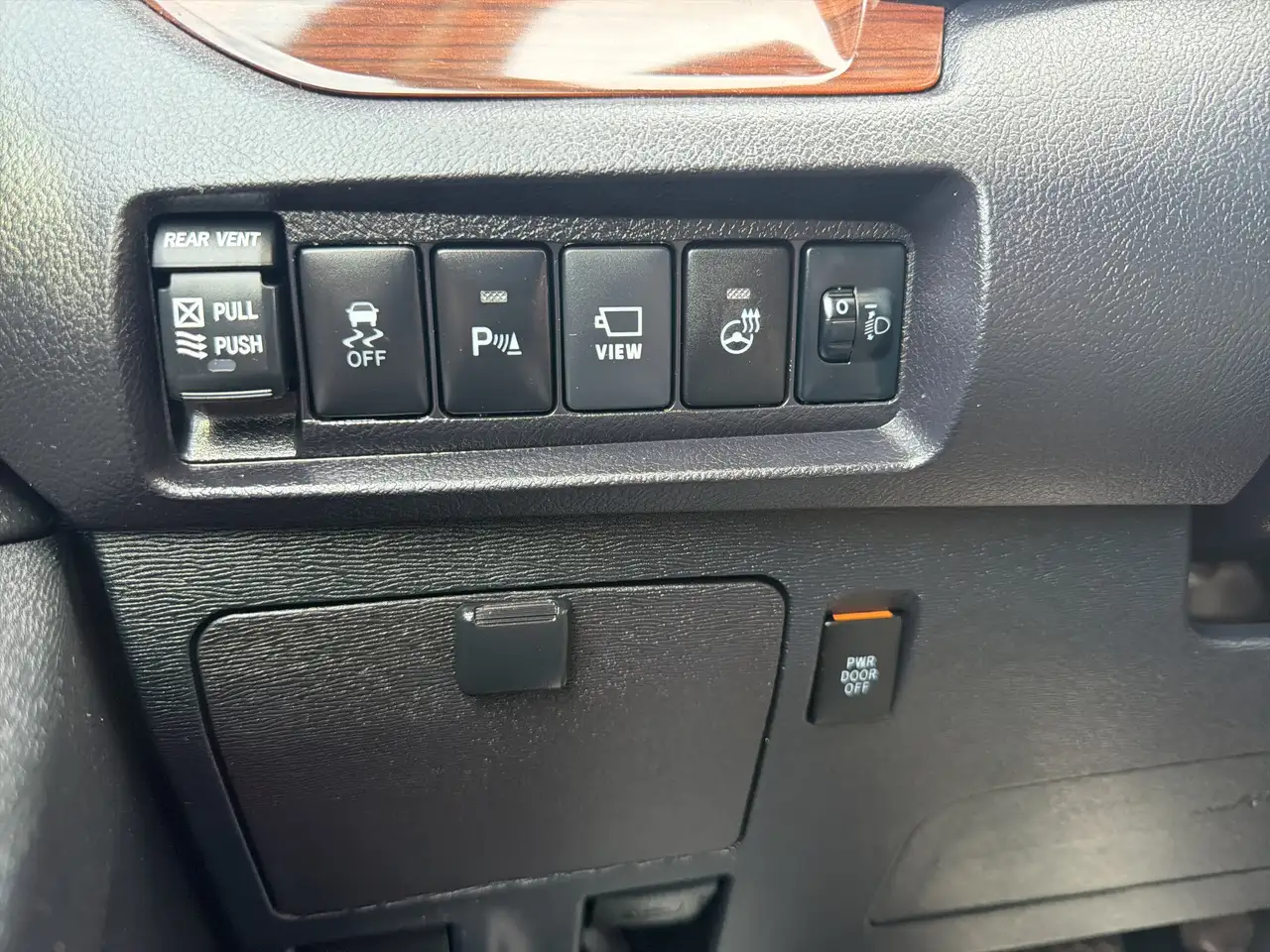 Toyota Sienna снимка Toyota Sienna