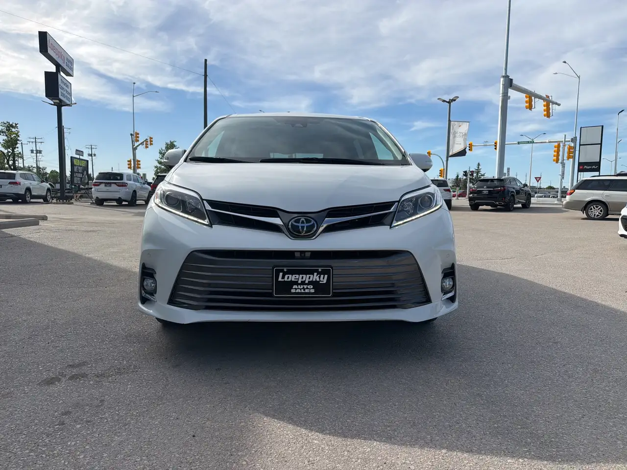 Toyota Sienna снимка Toyota Sienna