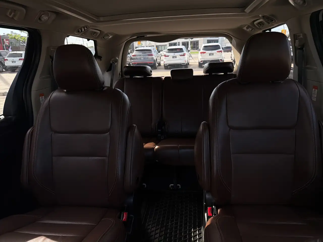 Toyota Sienna снимка Toyota Sienna