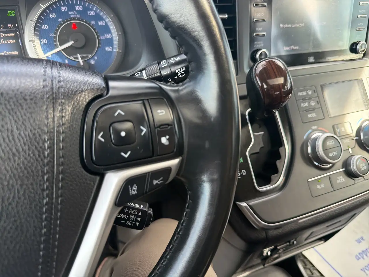 Toyota Sienna снимка Toyota Sienna