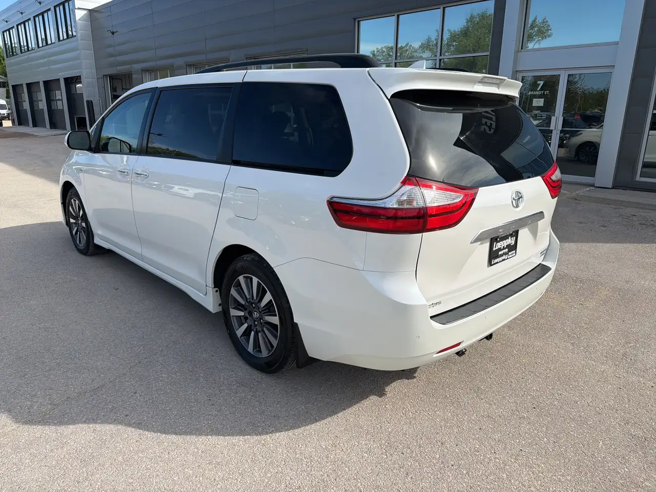 Toyota Sienna снимка Toyota Sienna