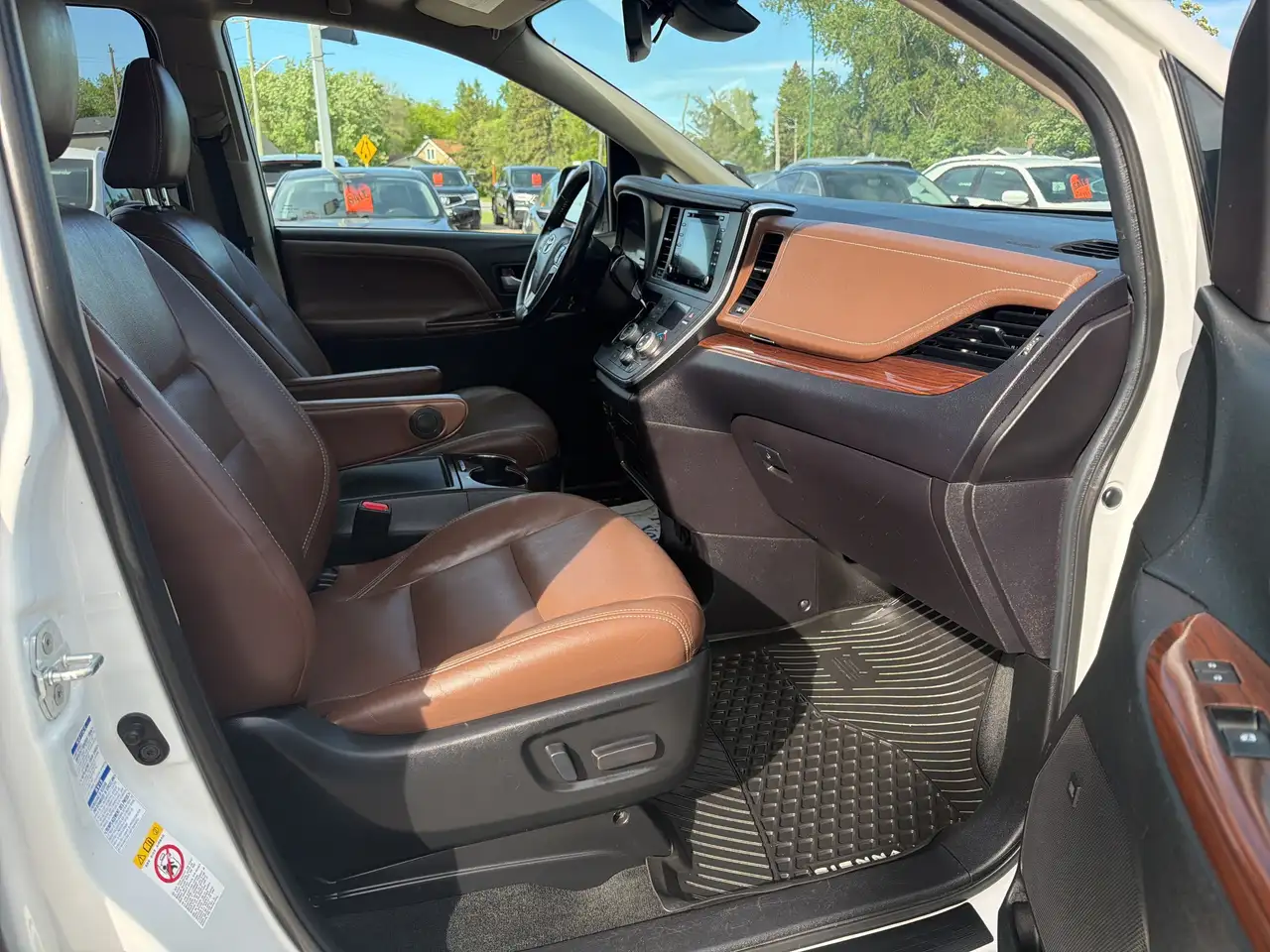 Toyota Sienna снимка Toyota Sienna
