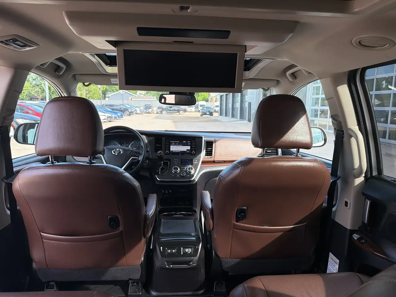 Toyota Sienna снимка Toyota Sienna