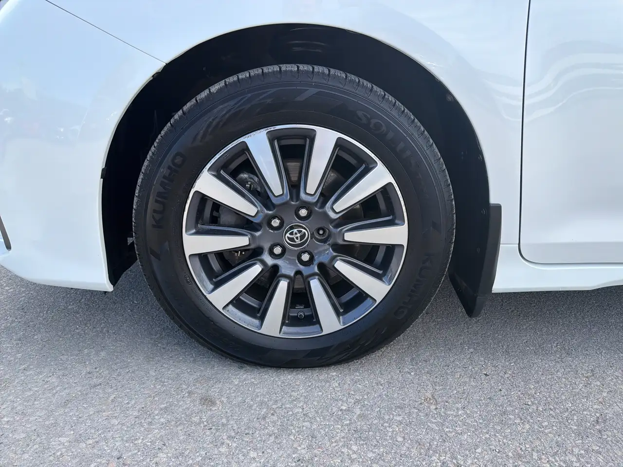 Toyota Sienna снимка Toyota Sienna
