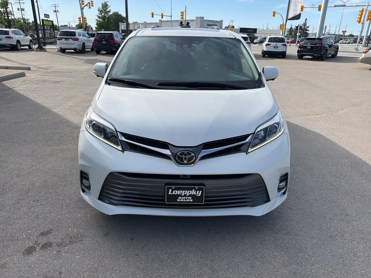 Toyota Sienna снимка Toyota Sienna