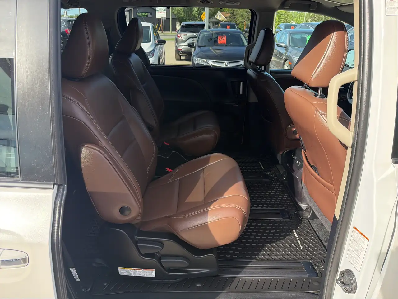 Toyota Sienna снимка Toyota Sienna