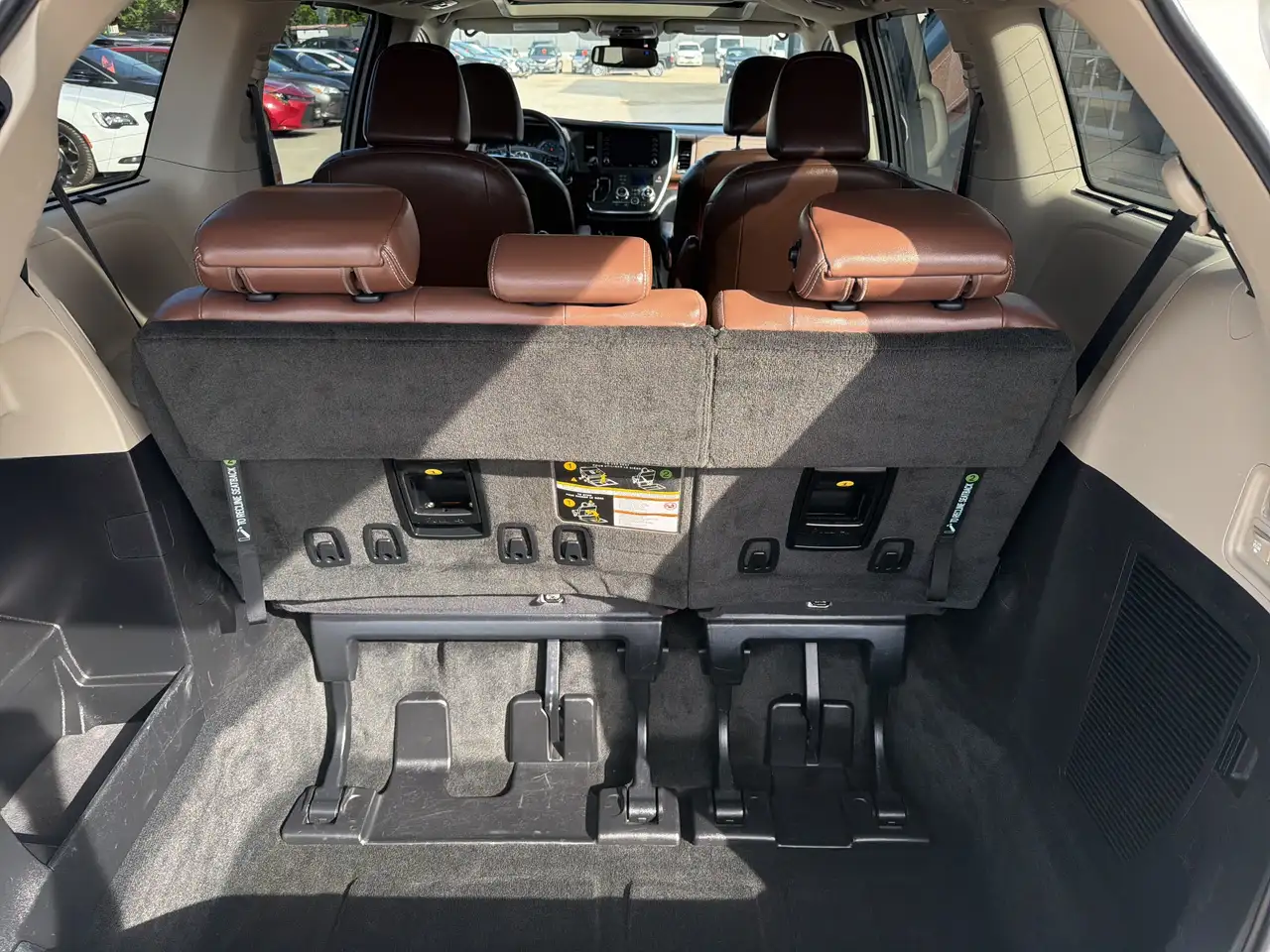 Toyota Sienna снимка Toyota Sienna