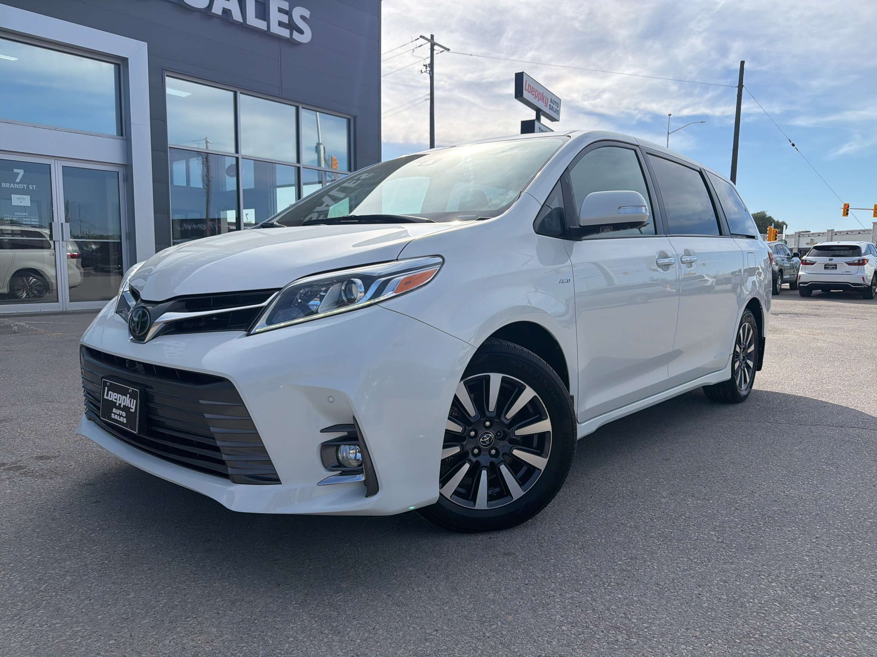 White 2018 Toyota Sienna Minivan All-Wheel Drive Automatic