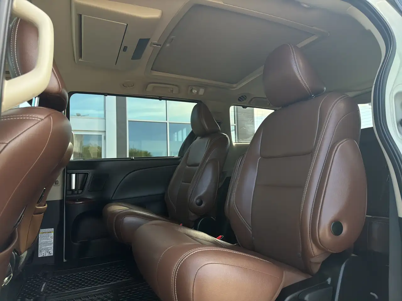 Toyota Sienna снимка Toyota Sienna