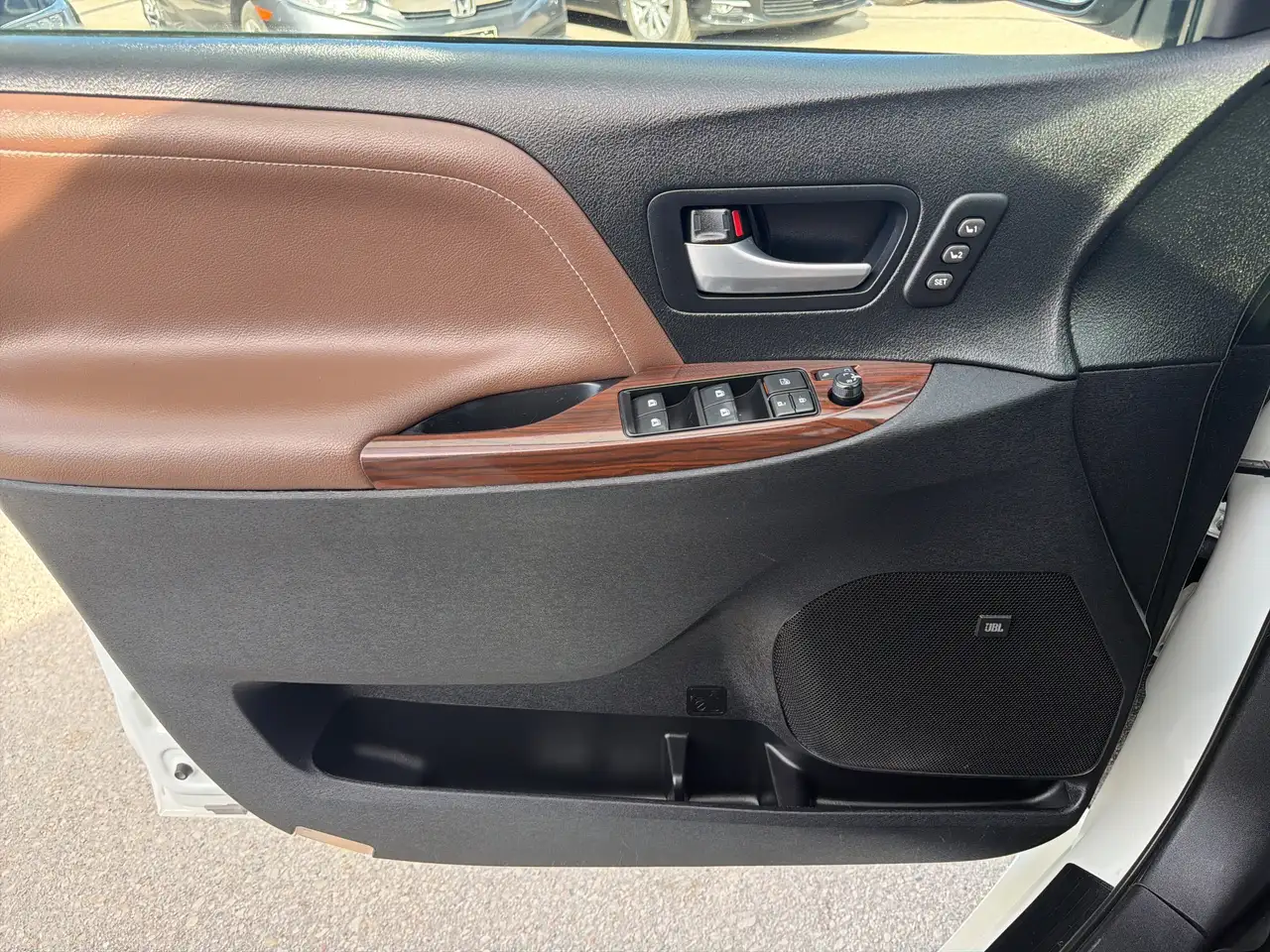 Toyota Sienna снимка Toyota Sienna