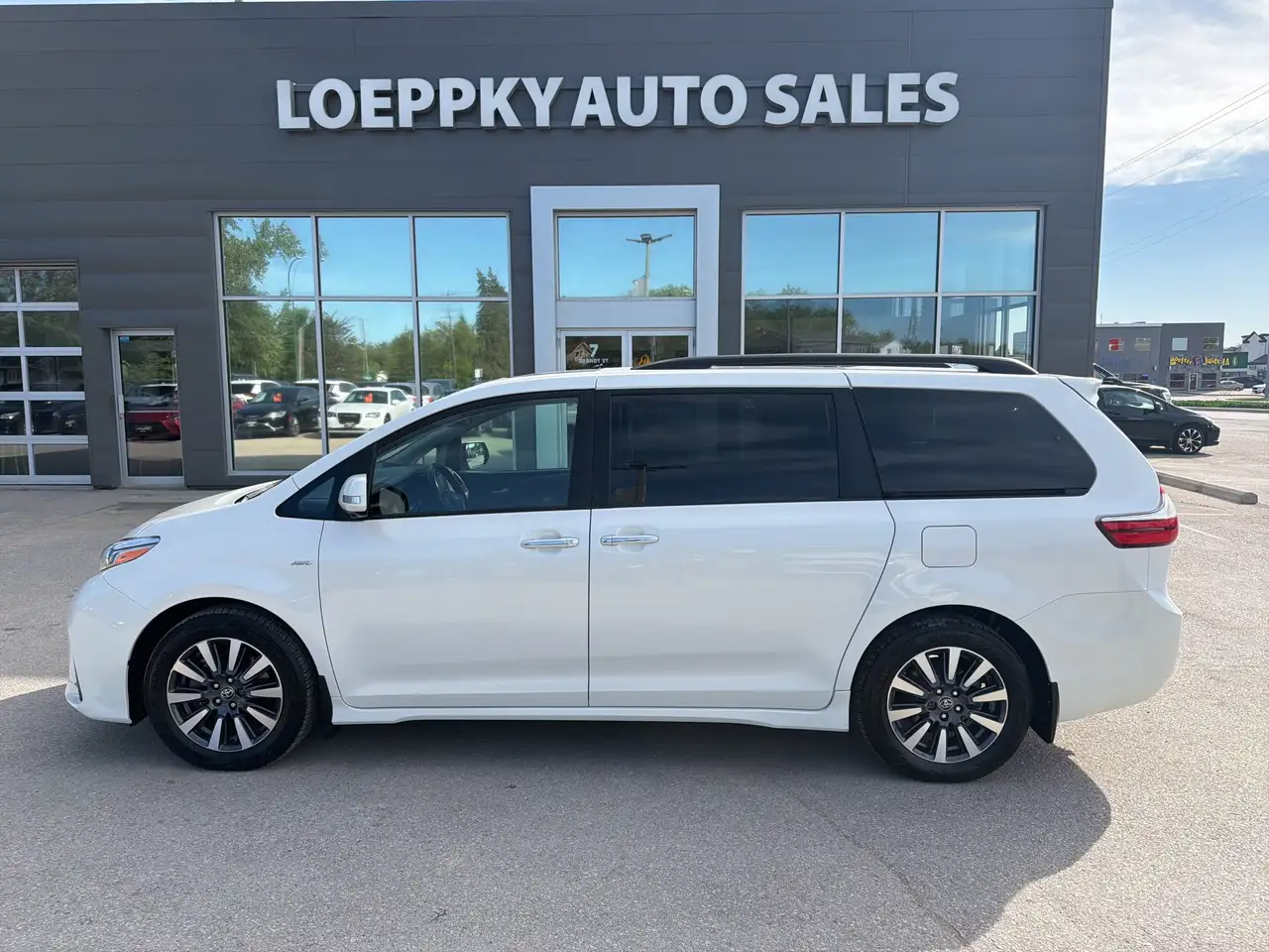 Toyota Sienna снимка Toyota Sienna