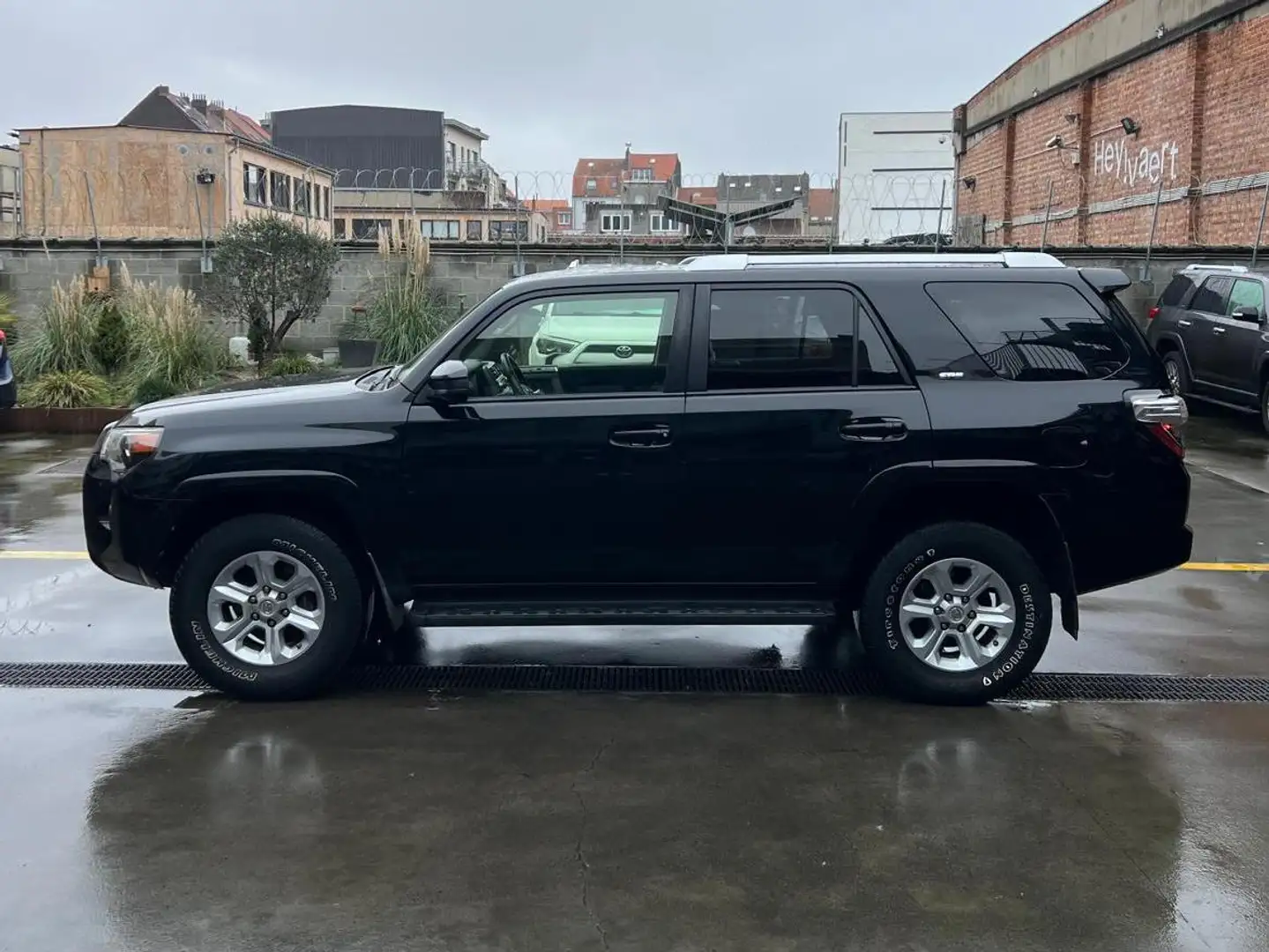 Toyota 4-Runner ONLY FOR EXPORT OUT OF EUROPE Schwarz - 2