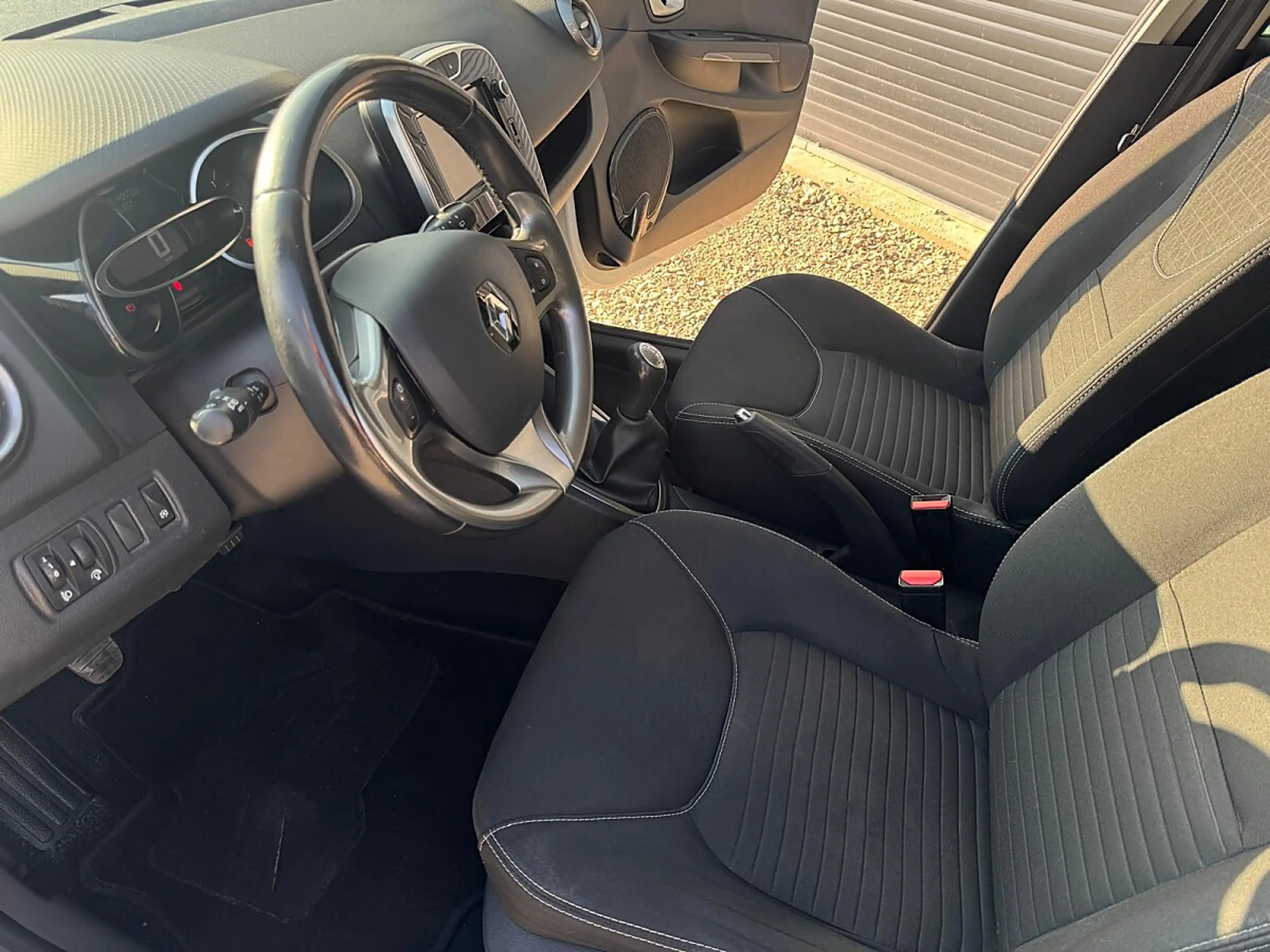 Renault Clio IV 0.9 TCe 90 eco² Limited ENERGY — photo 9