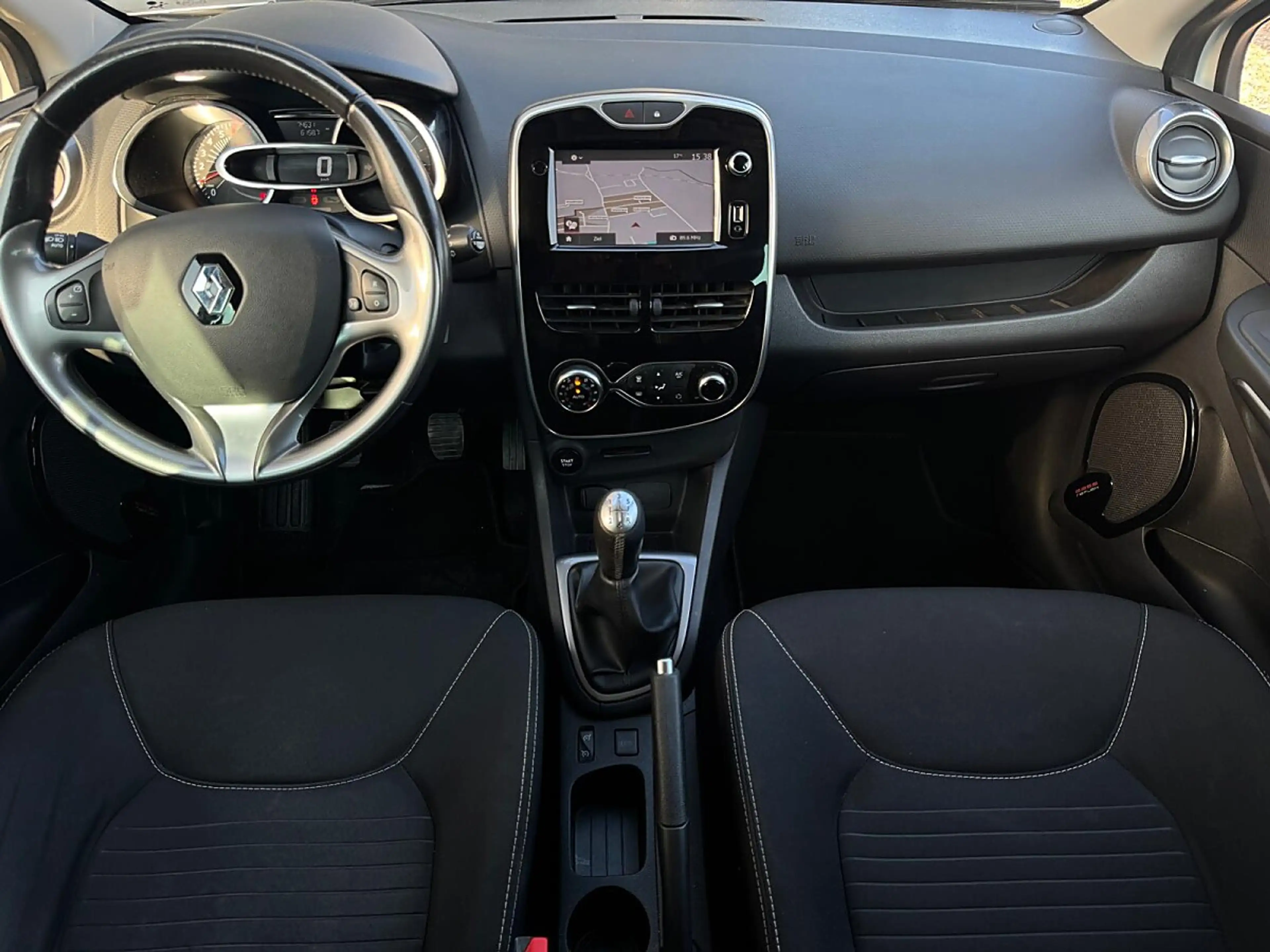 Renault Clio IV 0.9 TCe 90 eco² Limited ENERGY — photo 11