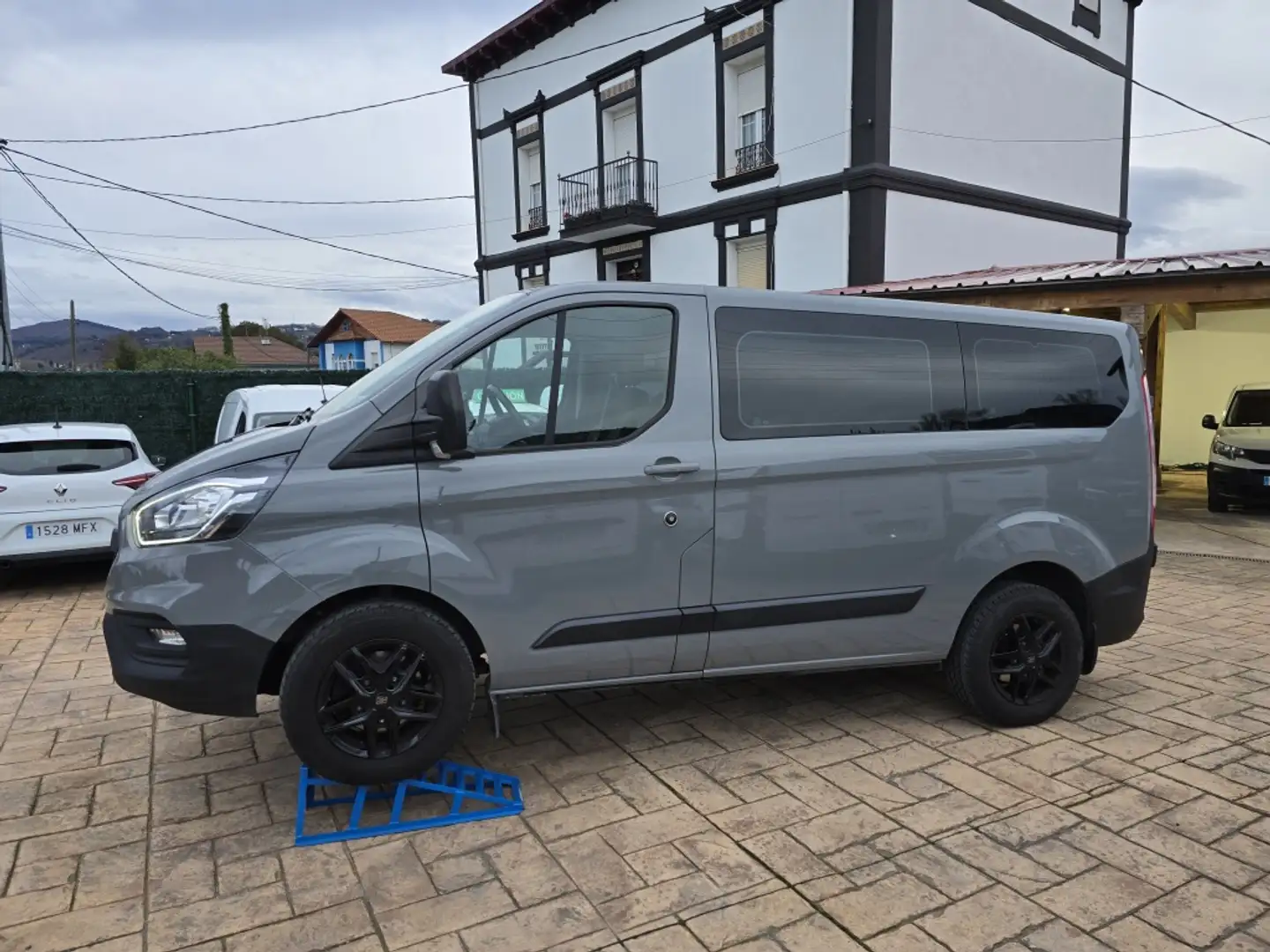 Ford Tourneo Custom 2.0 EcoBlue Trend 105 Gris - 2