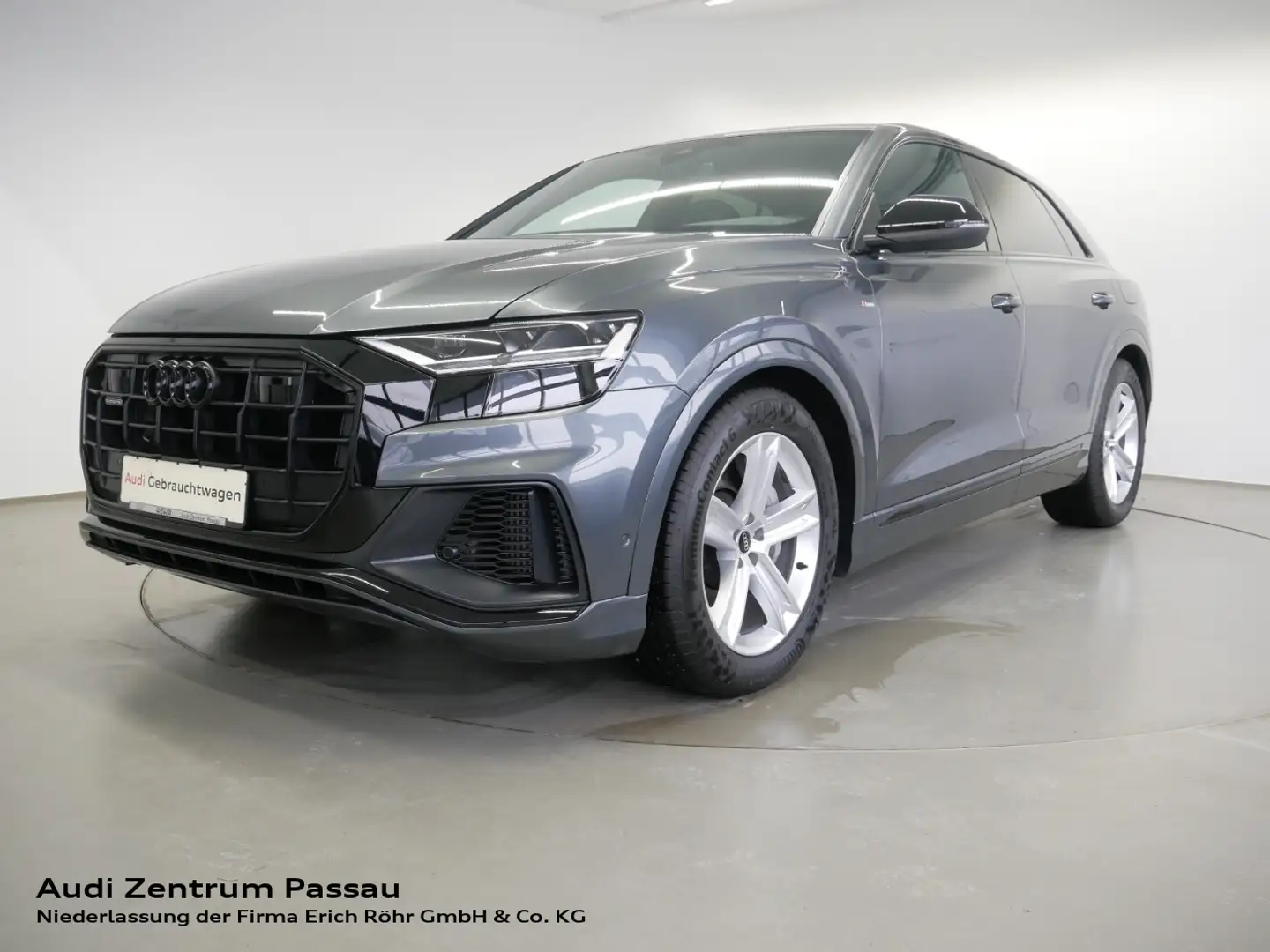 Audi Q8 55 TFSI e quattro tiptr. S line LED AHK virt. Cock Grau - 1