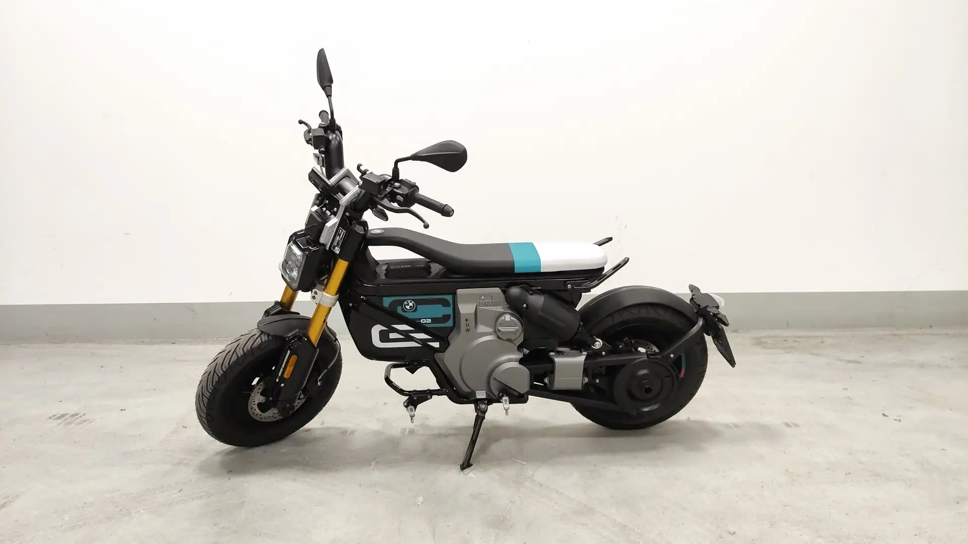 BMW CE 02 Noir - 1