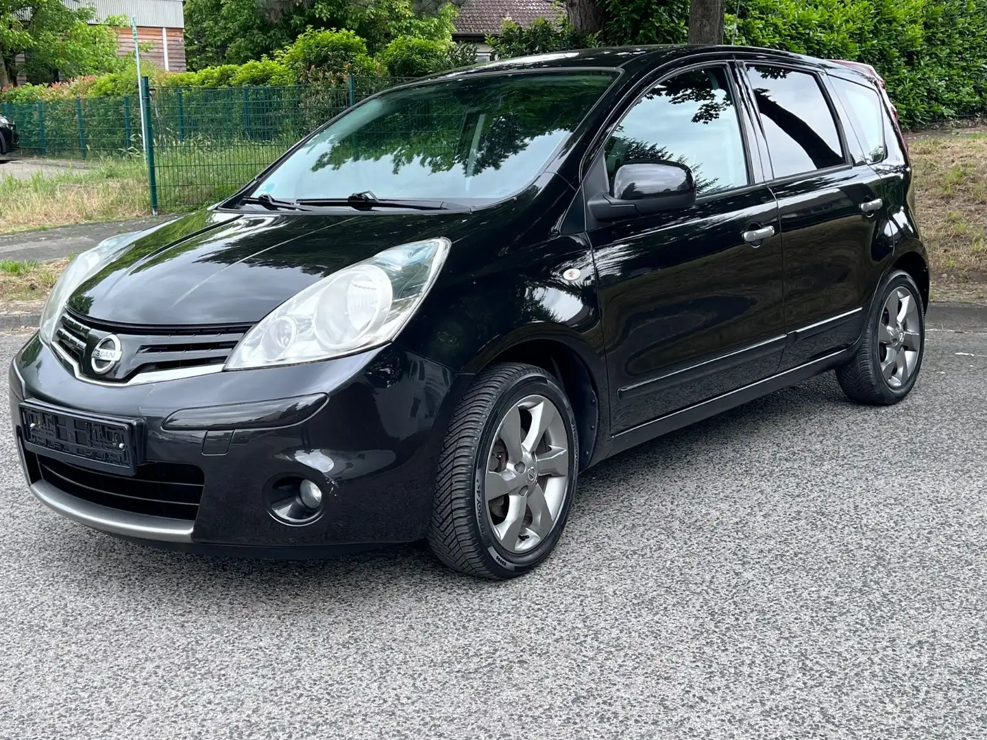 Nissan Note Acenta 1,4 Benzin Erster Hand Schwarz - 1