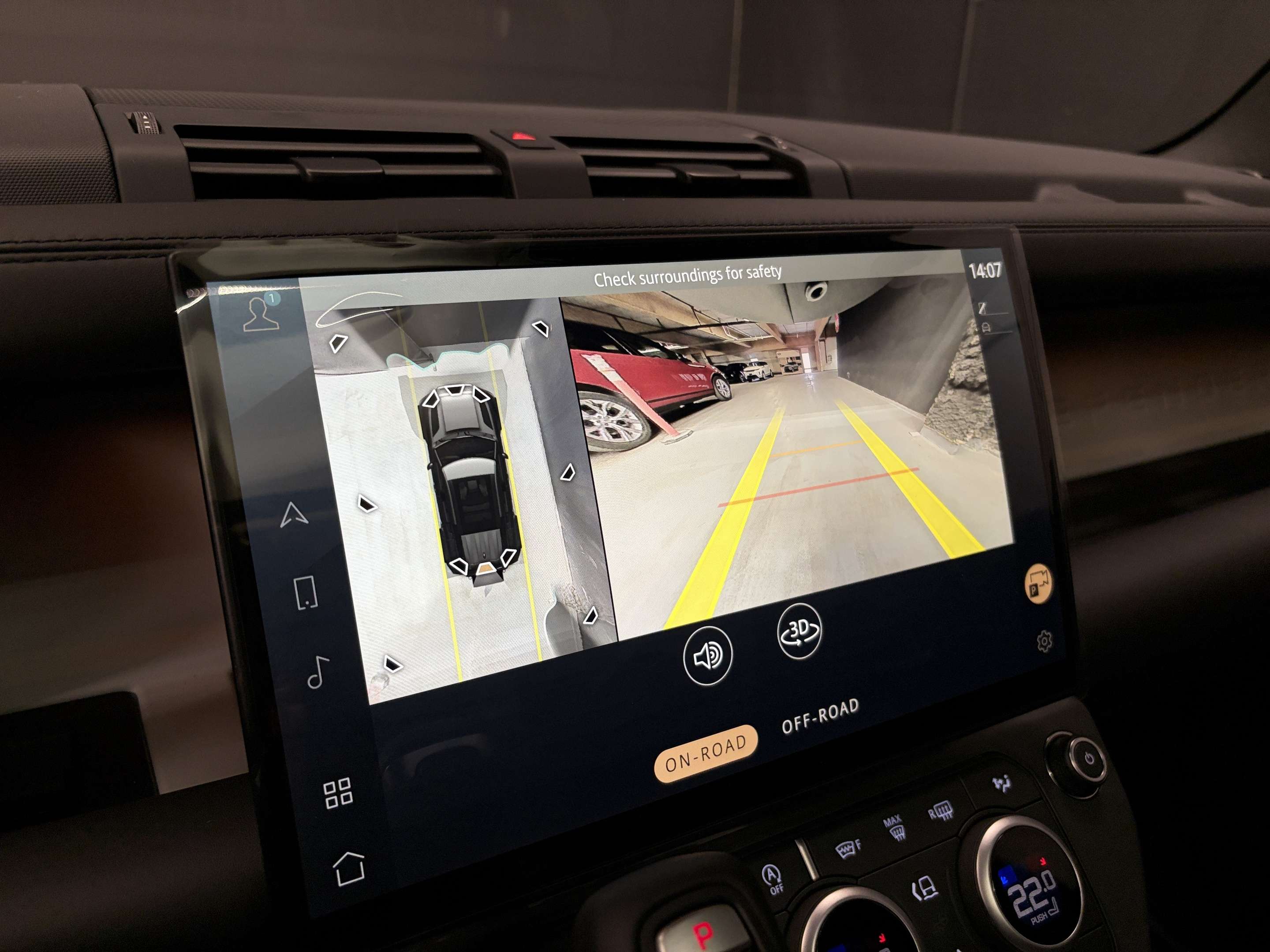 2026 Land Rover Defender X-Dynamic SE thumb 17