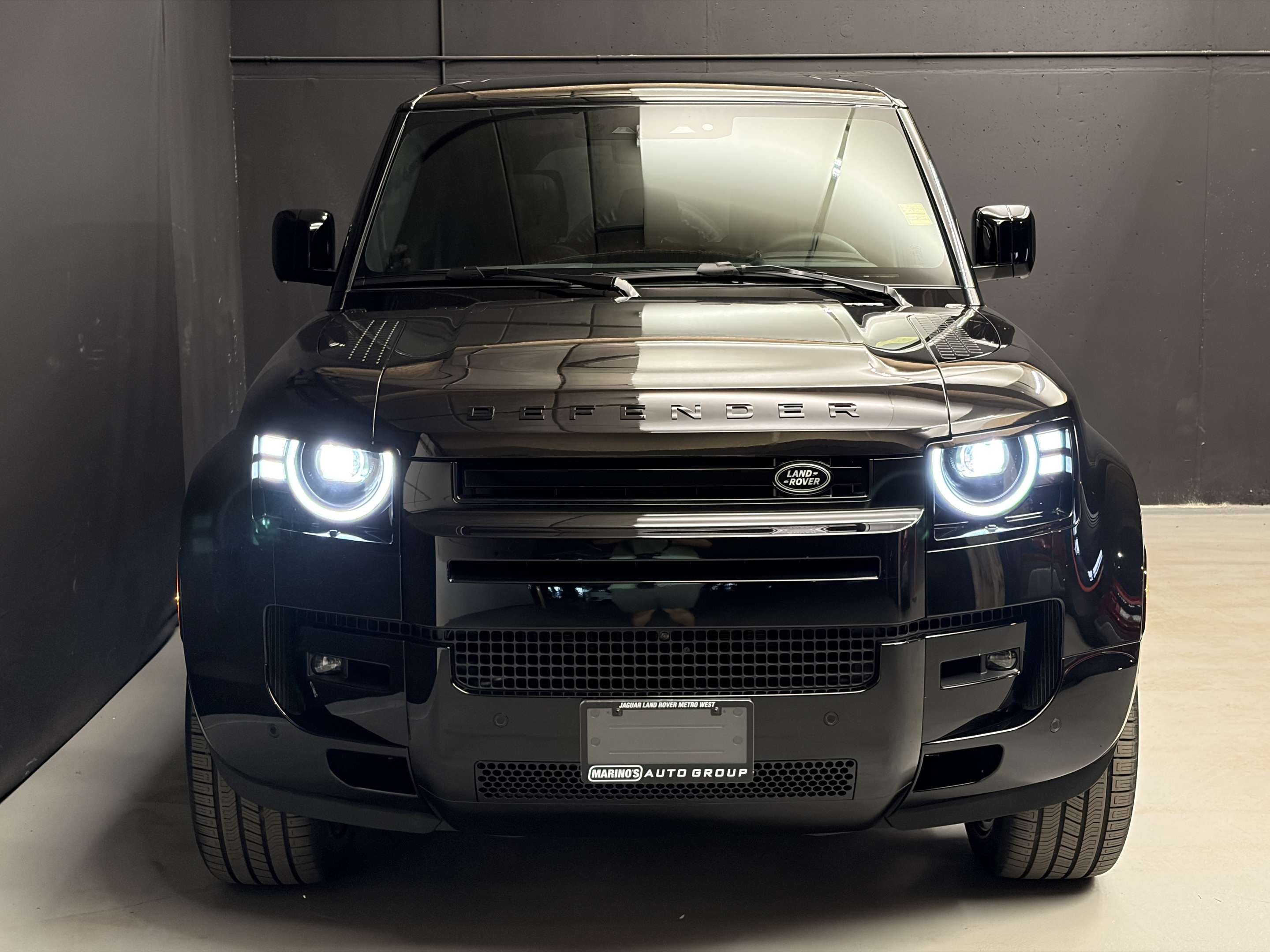 2026 Land Rover Defender X-Dynamic SE alt 2