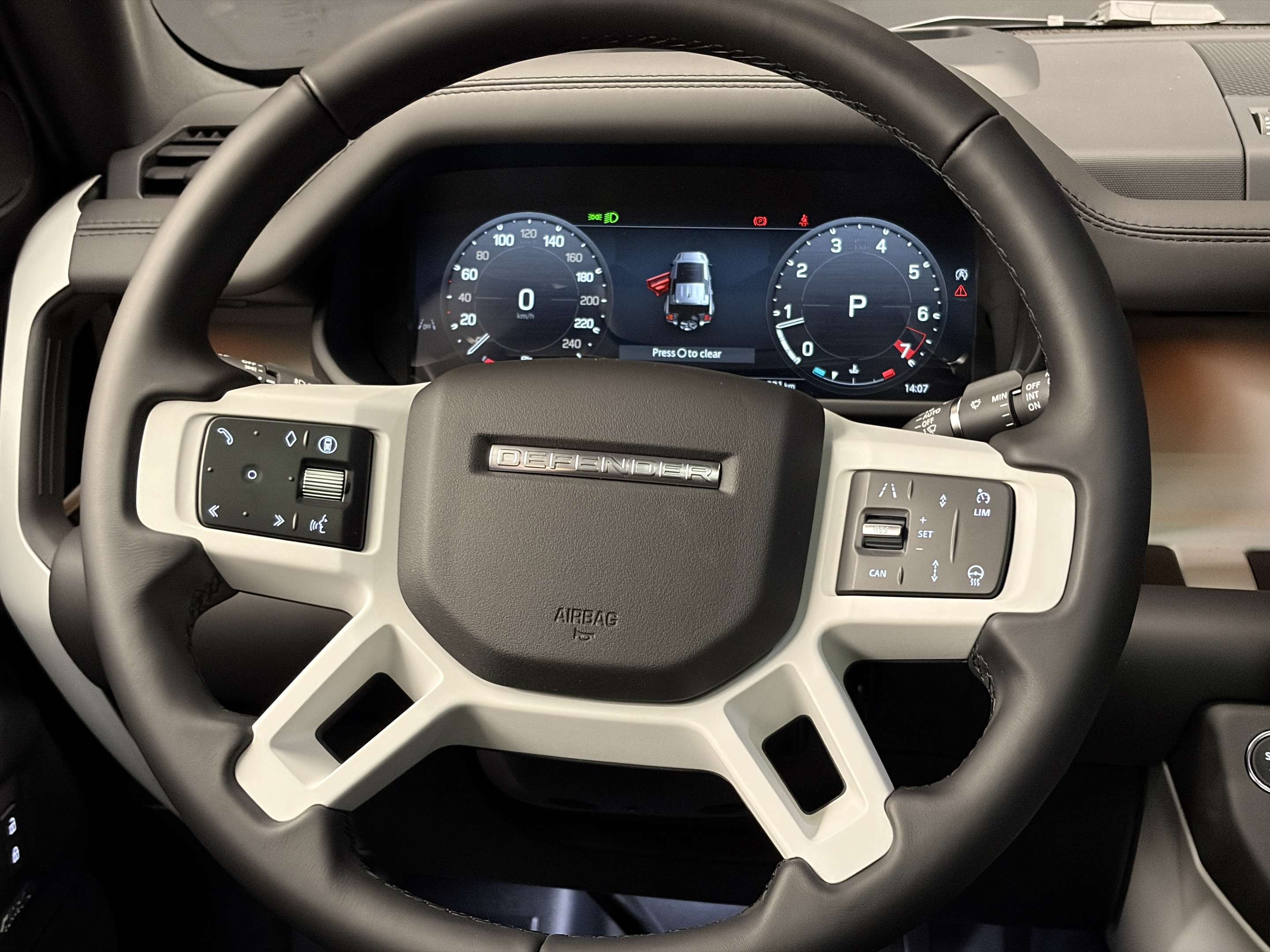 2026 Land Rover Defender X-Dynamic SE thumb 14