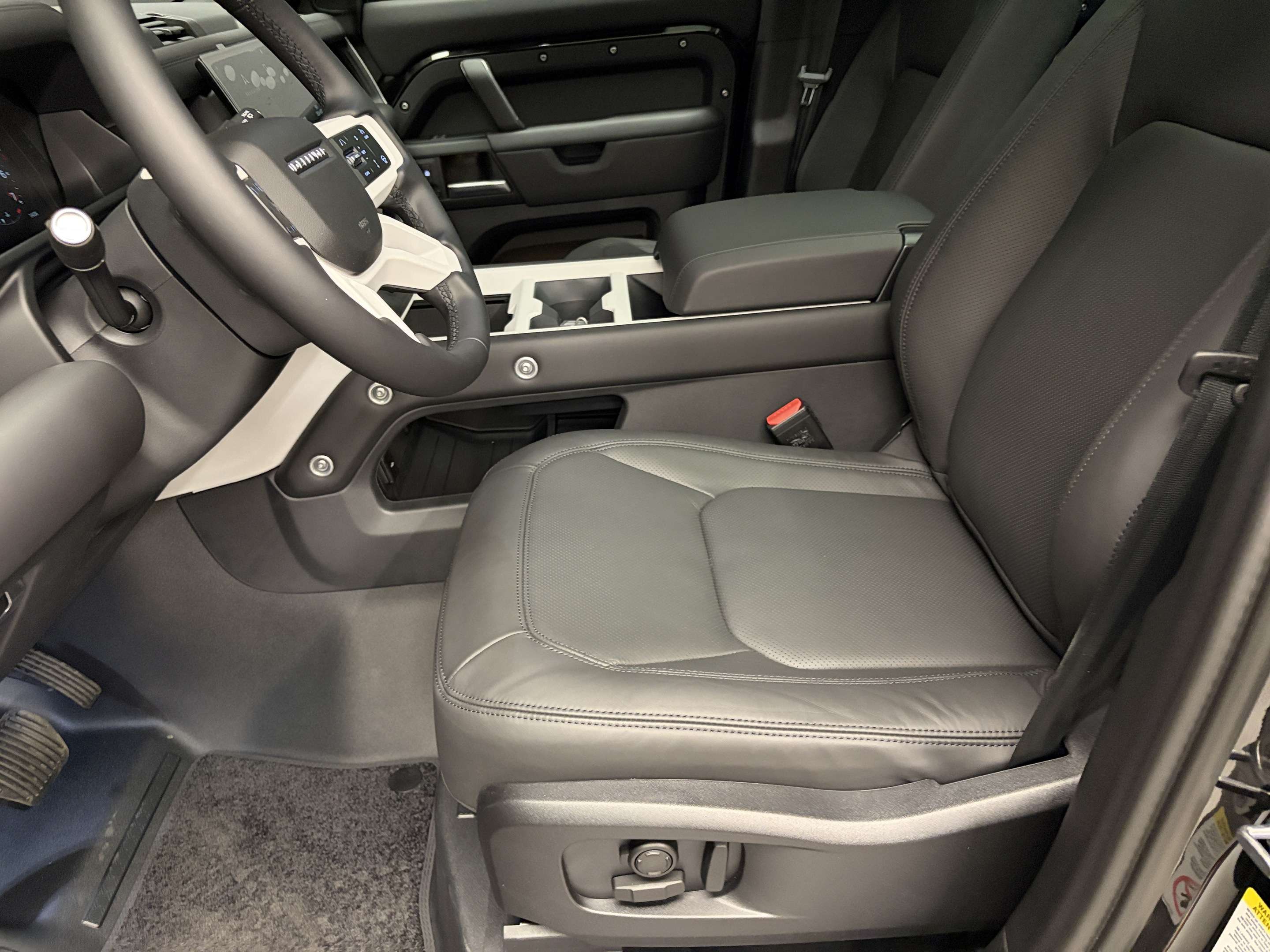 2026 Land Rover Defender X-Dynamic SE thumb 9
