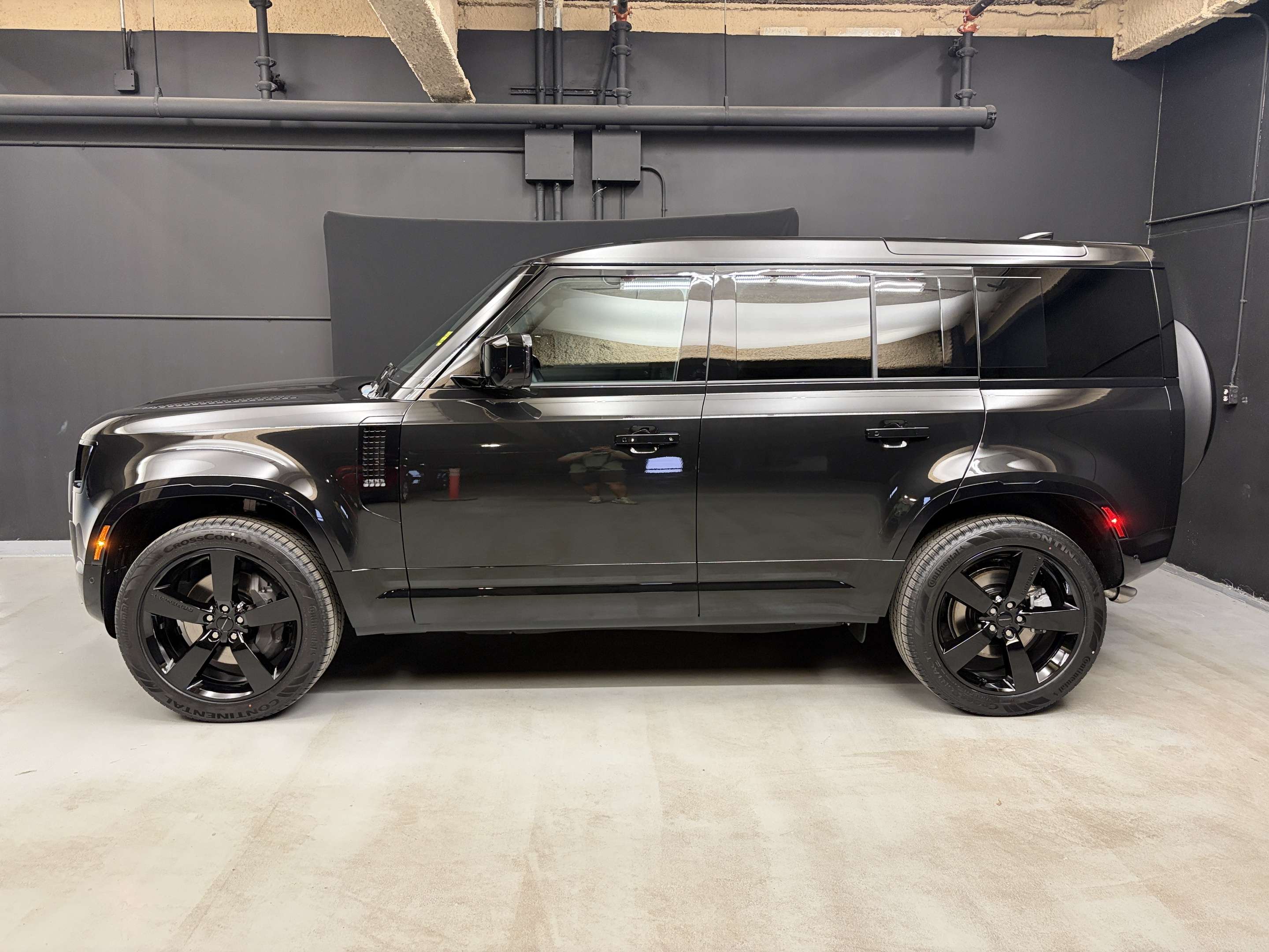 2026 Land Rover Defender X-Dynamic SE alt 3