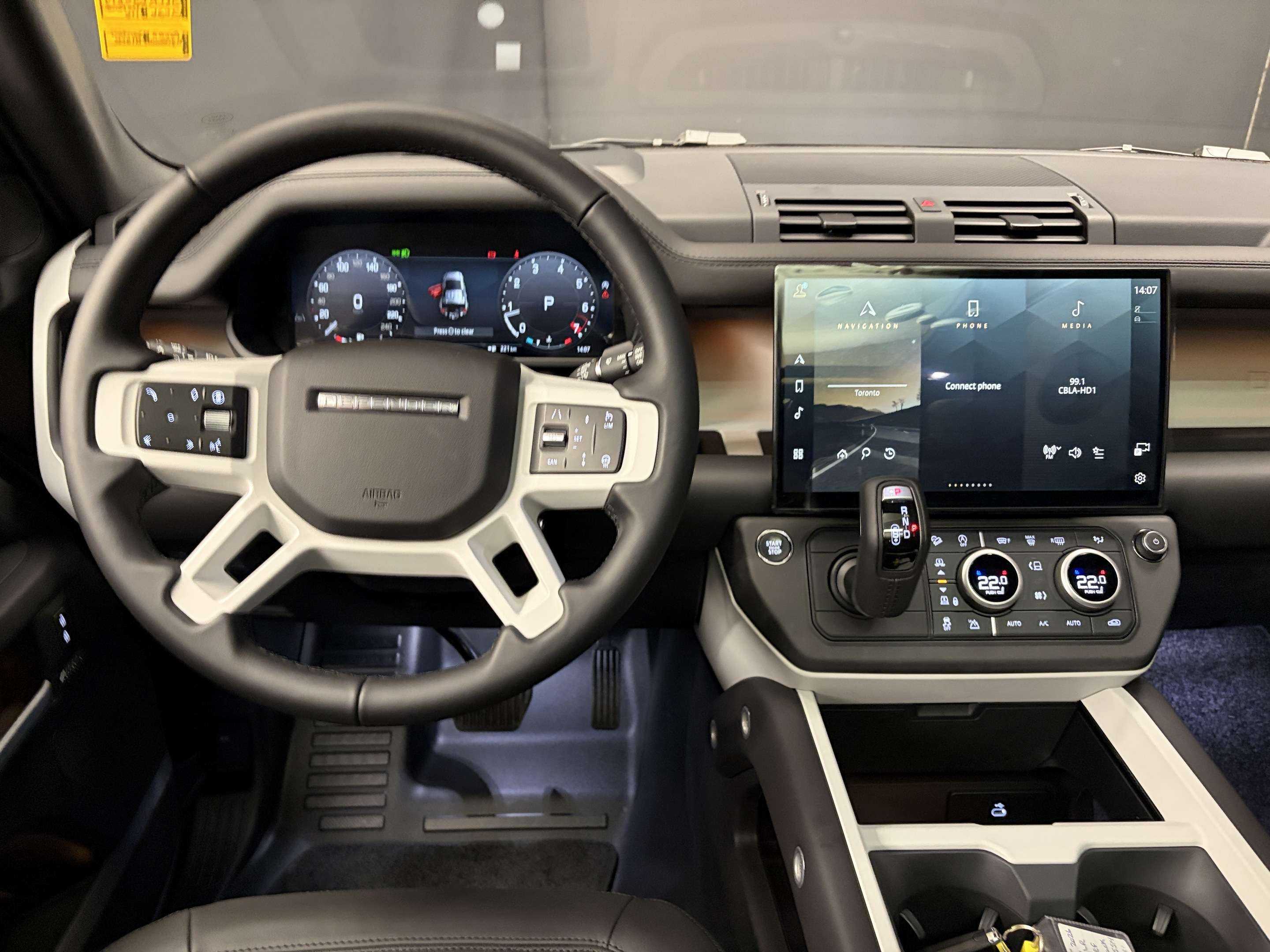 2026 Land Rover Defender X-Dynamic SE thumb 13