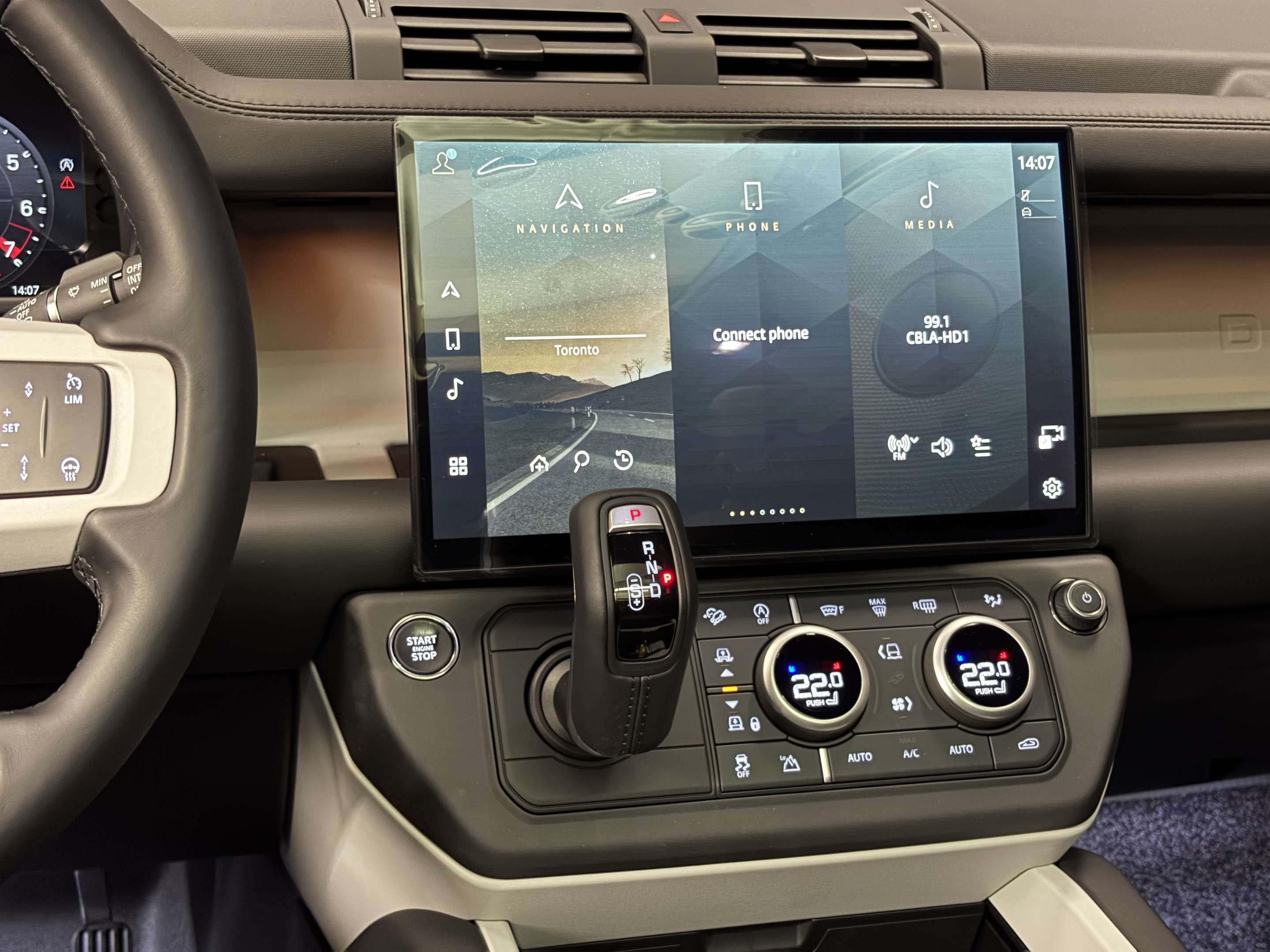 2026 Land Rover Defender X-Dynamic SE thumb 15