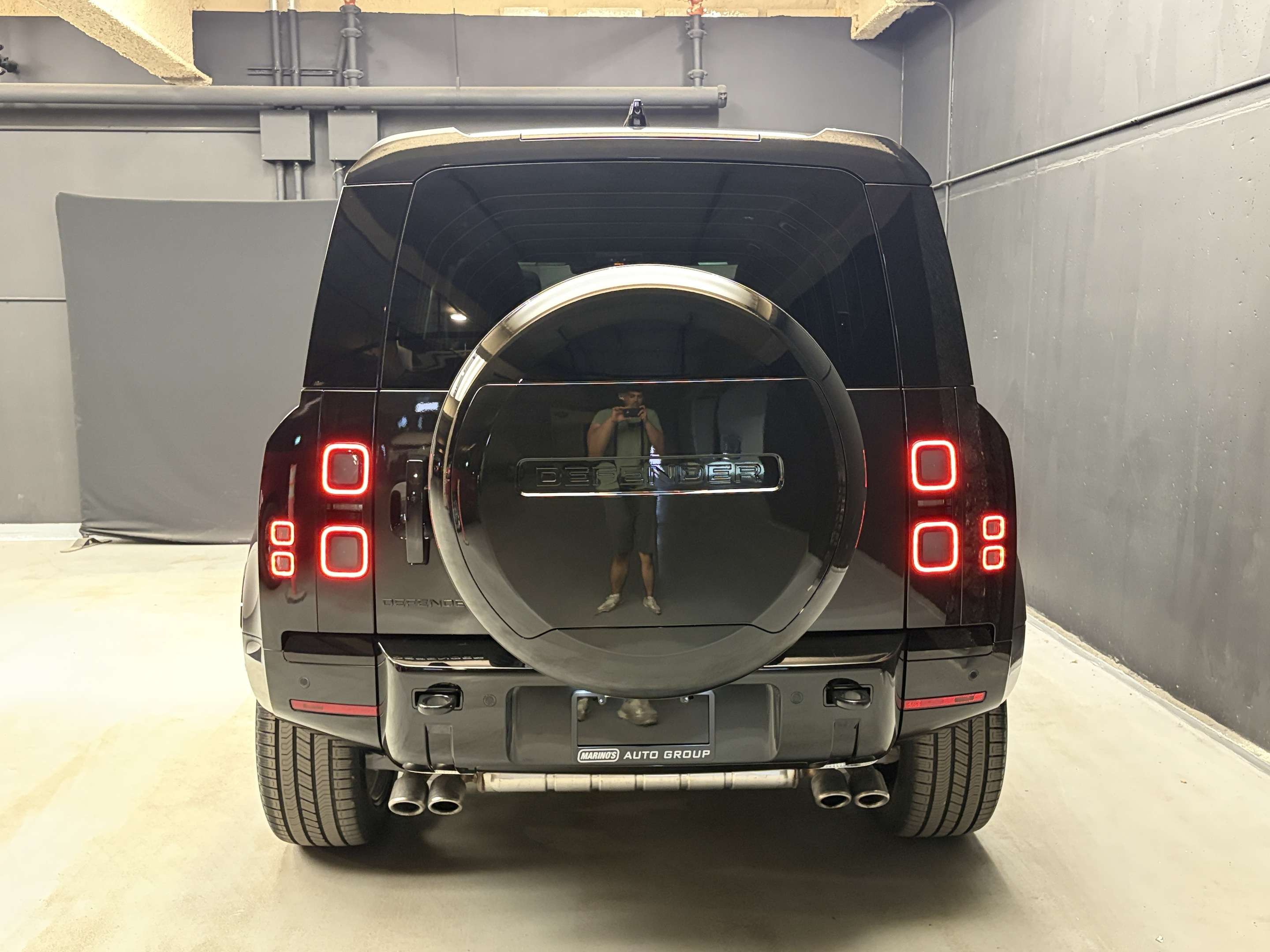 2026 Land Rover Defender X-Dynamic SE thumb 6