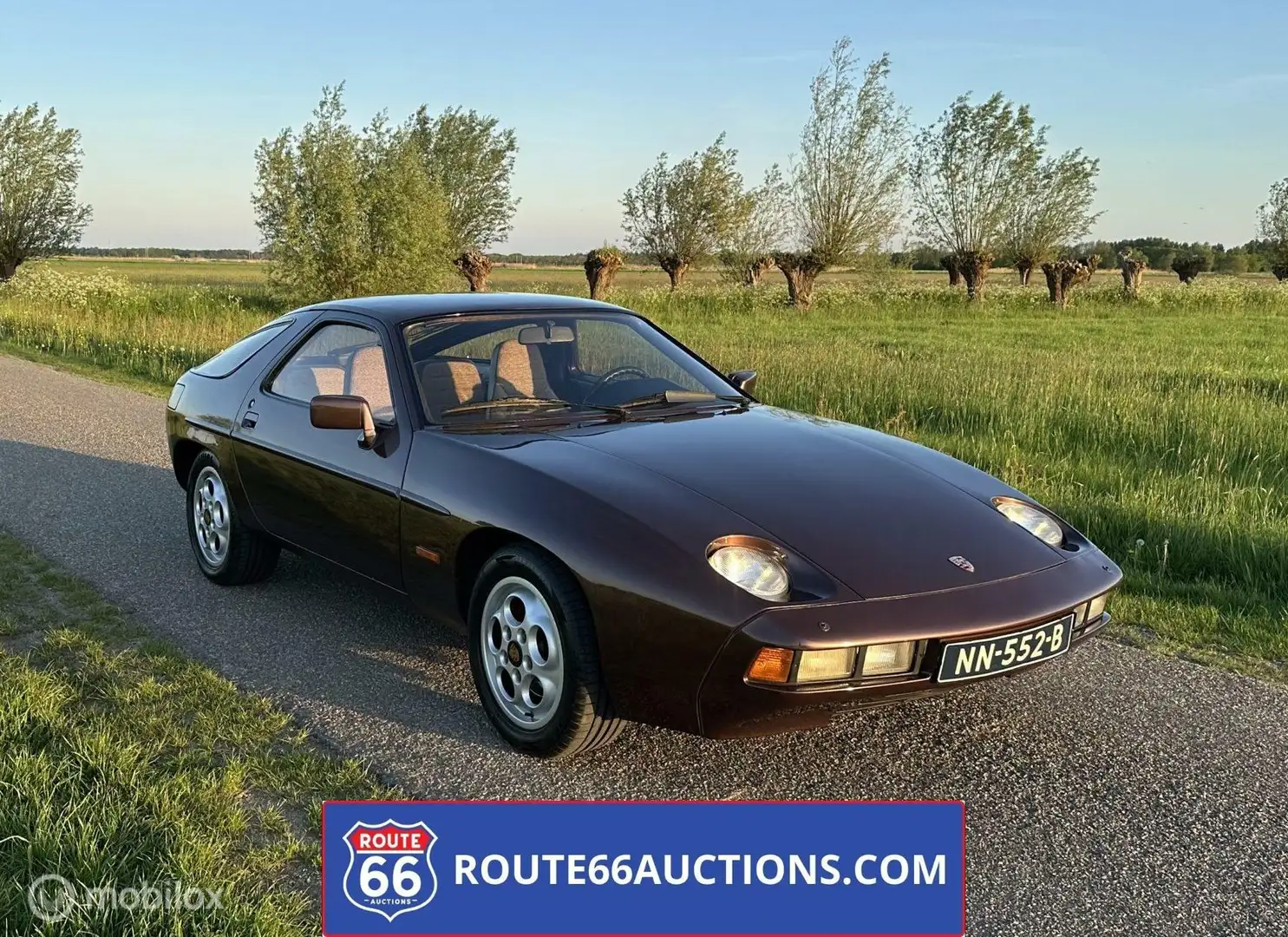 Porsche 928 Coupe | Route 66 Auctions Zwart - 1