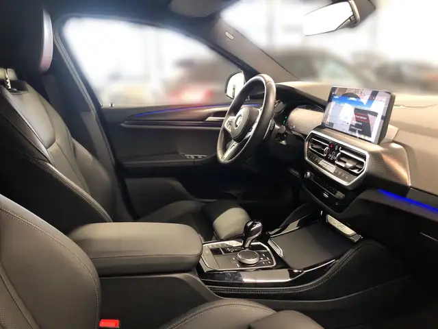 BMW X4 view 11