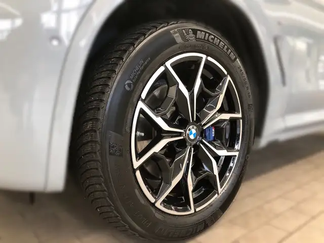 BMW X4 view 3