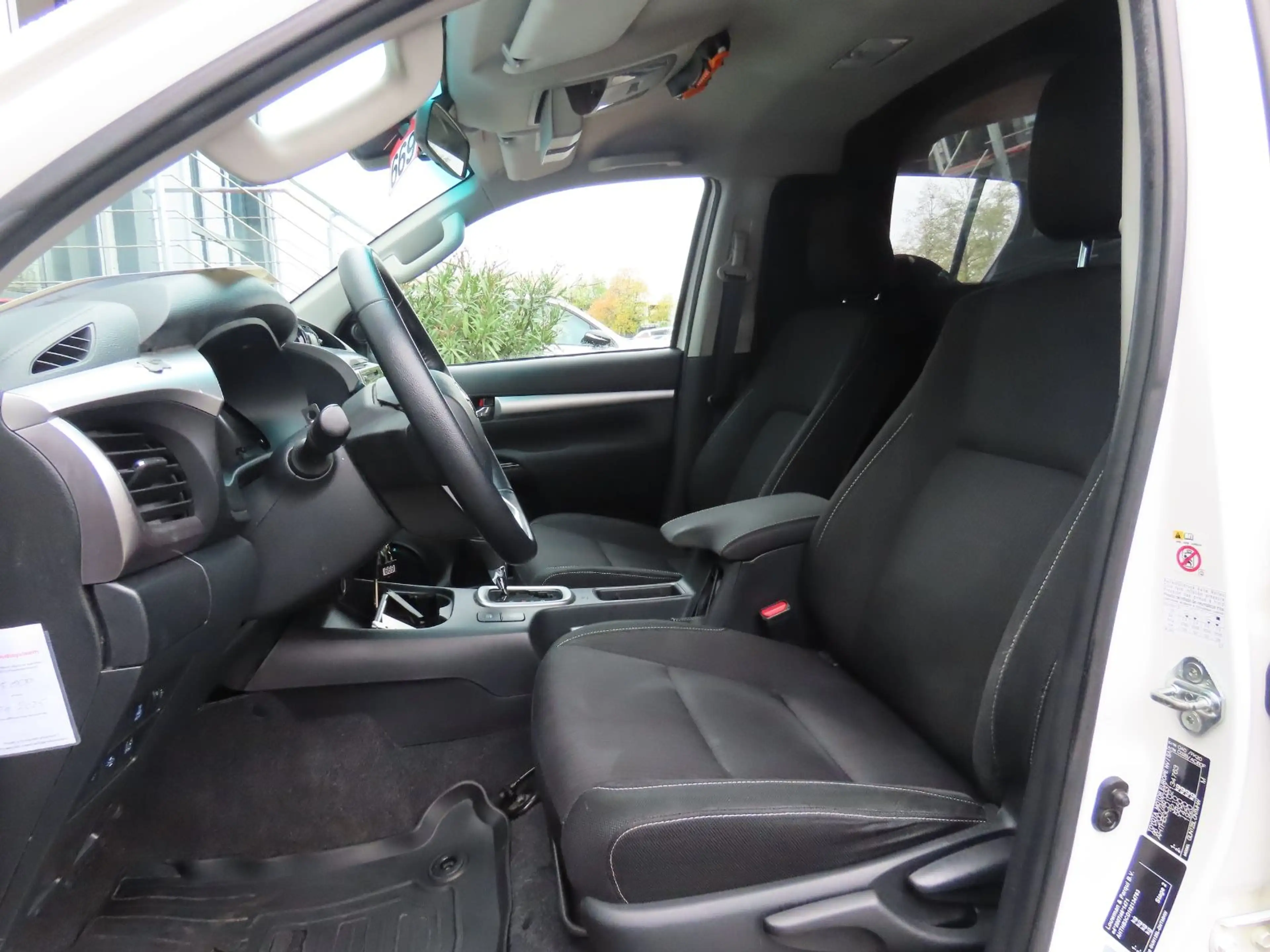 Toyota Hilux 2.4 D-4D-F Double Cab 4x4 Euro 6 — photo 13