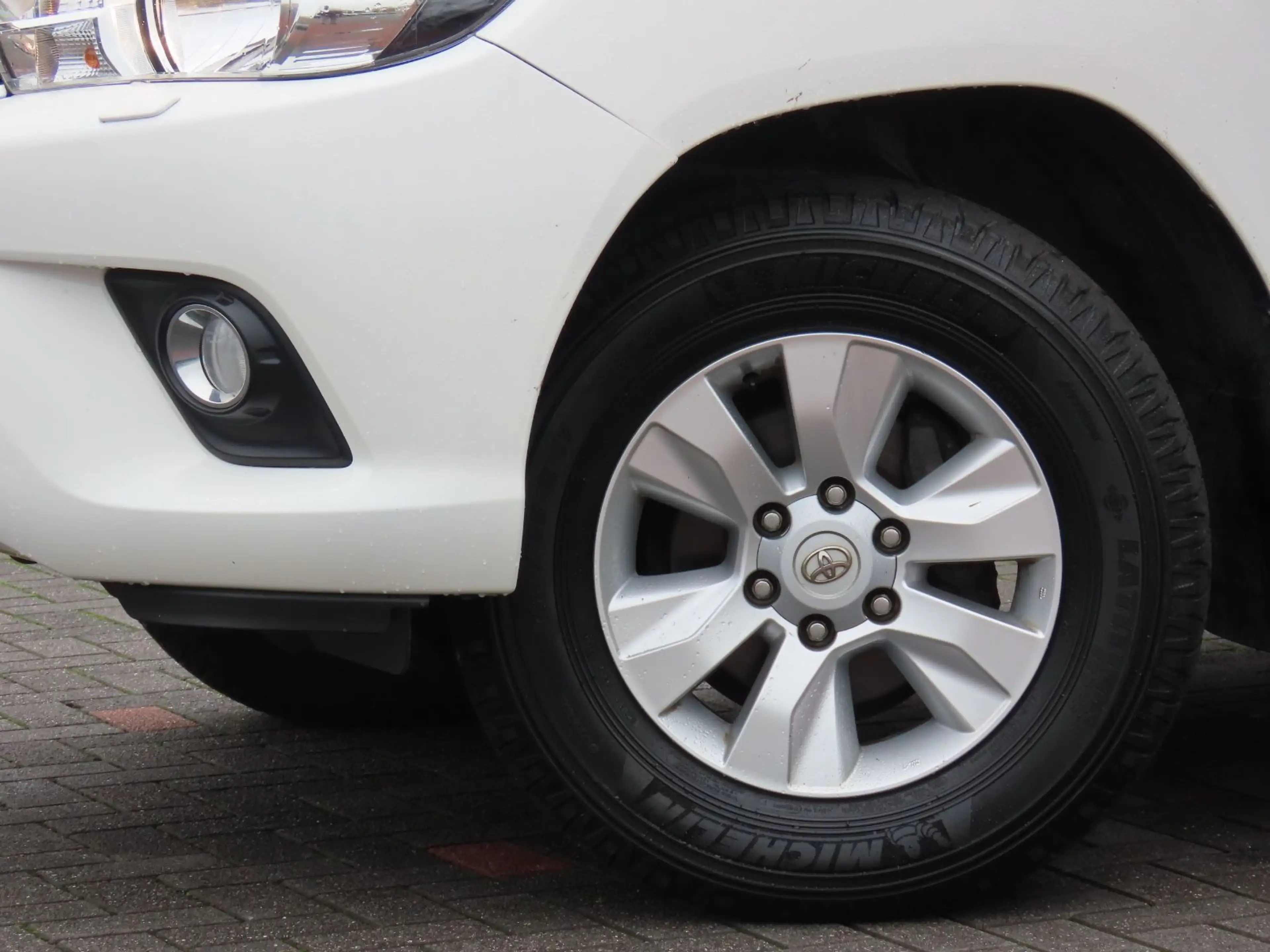 Toyota Hilux 2.4 D-4D-F Double Cab 4x4 Euro 6 — photo 5