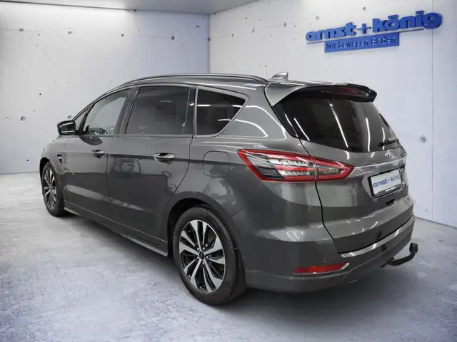 Ford S-Max view 4