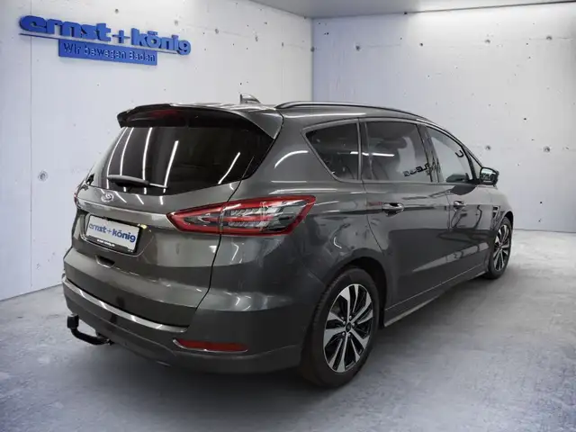 Ford S-Max view 3