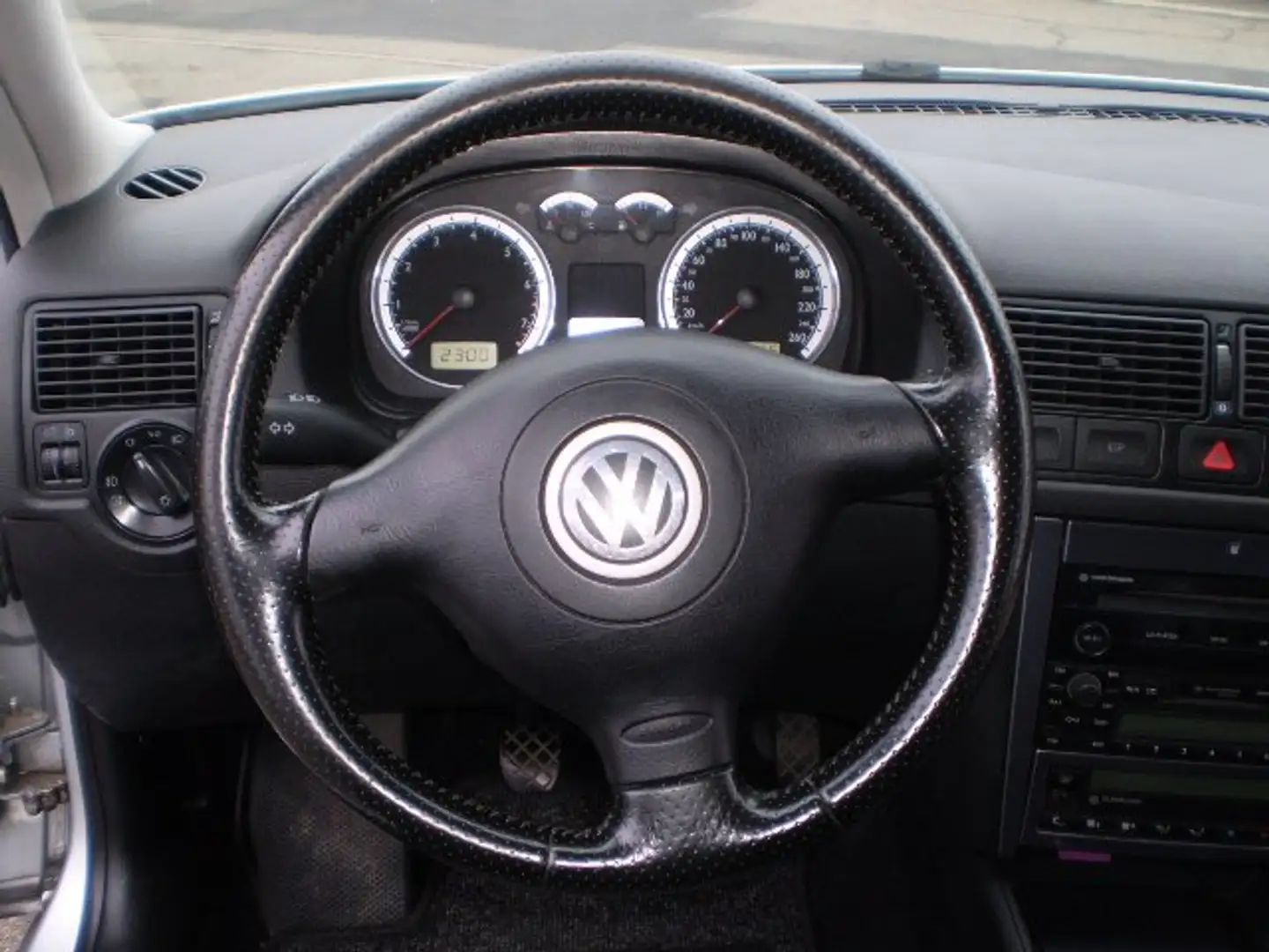 Volkswagen Golf 1.6 / Euro 4 / Klimaautomatik / 5 Türig.. Grau - 2