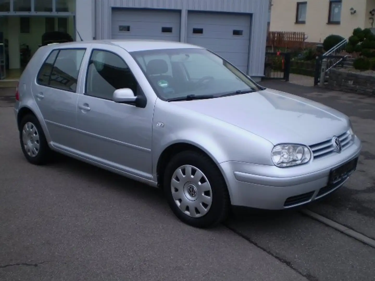 Volkswagen Golf 1.6 / Euro 4 / Klimaautomatik / 5 Türig.. Gris - 1