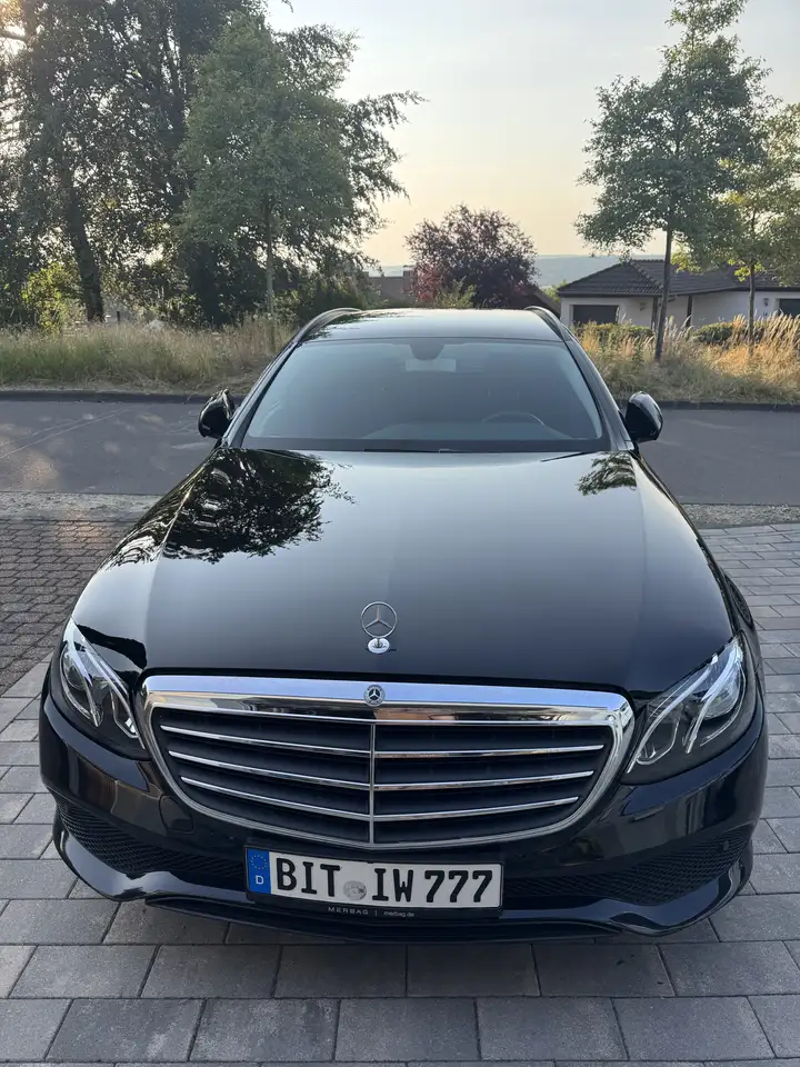 Mercedes-Benz E 300 d T 9G-TRONIC — photo 1 of 16