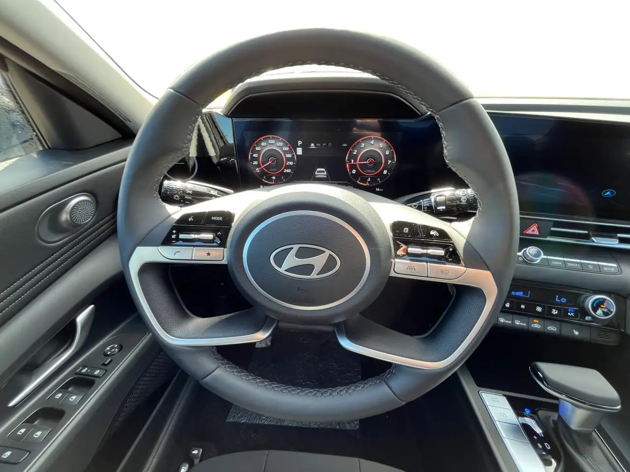 Hyundai ELANTRA снимка Hyundai ELANTRA