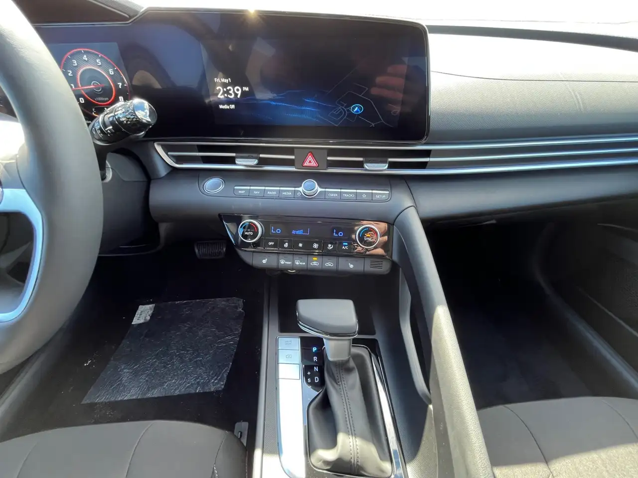 Hyundai ELANTRA снимка Hyundai ELANTRA
