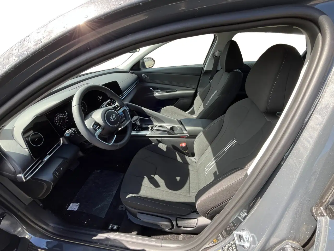 Hyundai ELANTRA снимка Hyundai ELANTRA