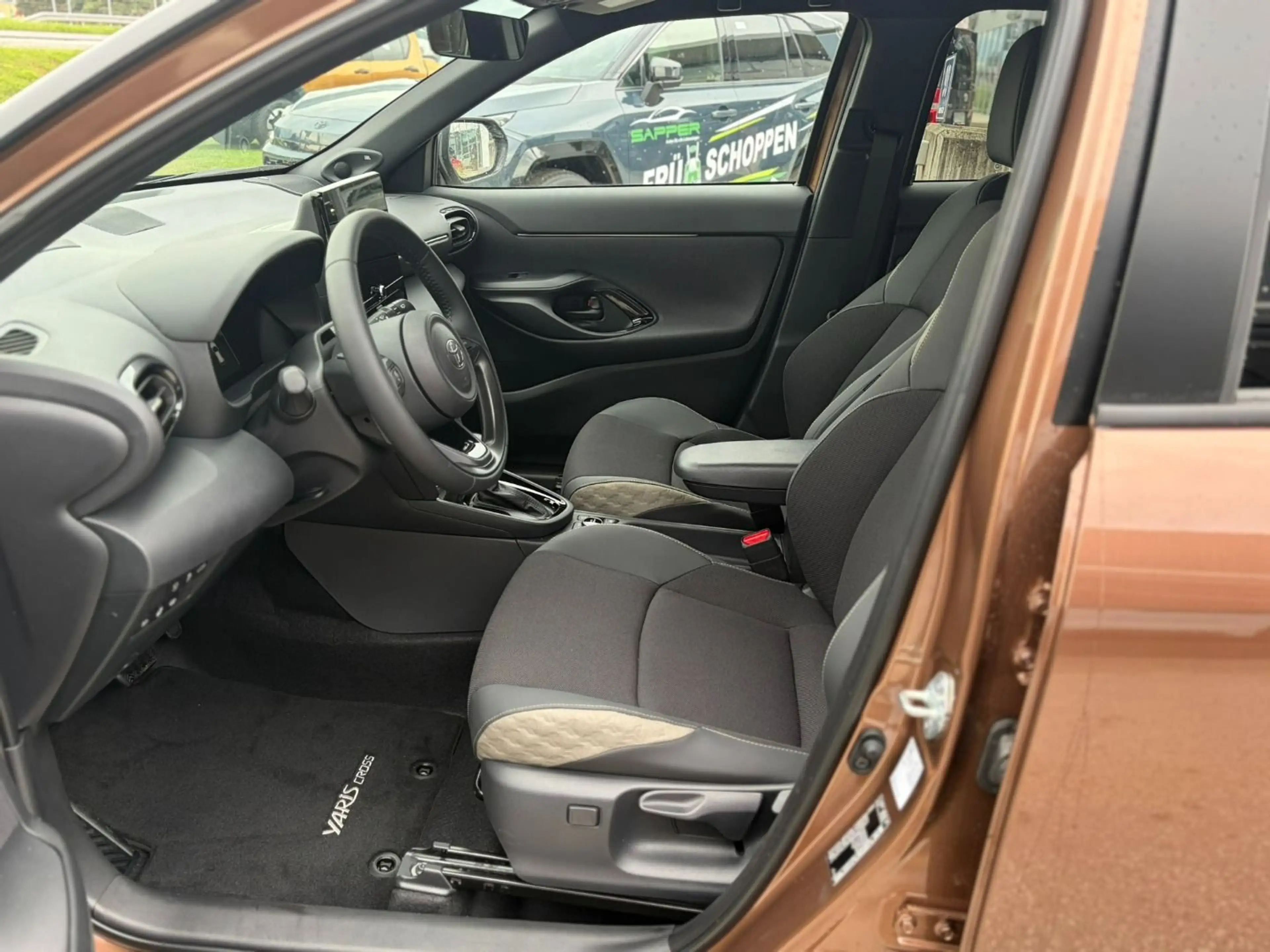 Toyota Yaris Cross Lounge 1,5 VVT-i Hybrid — photo 12