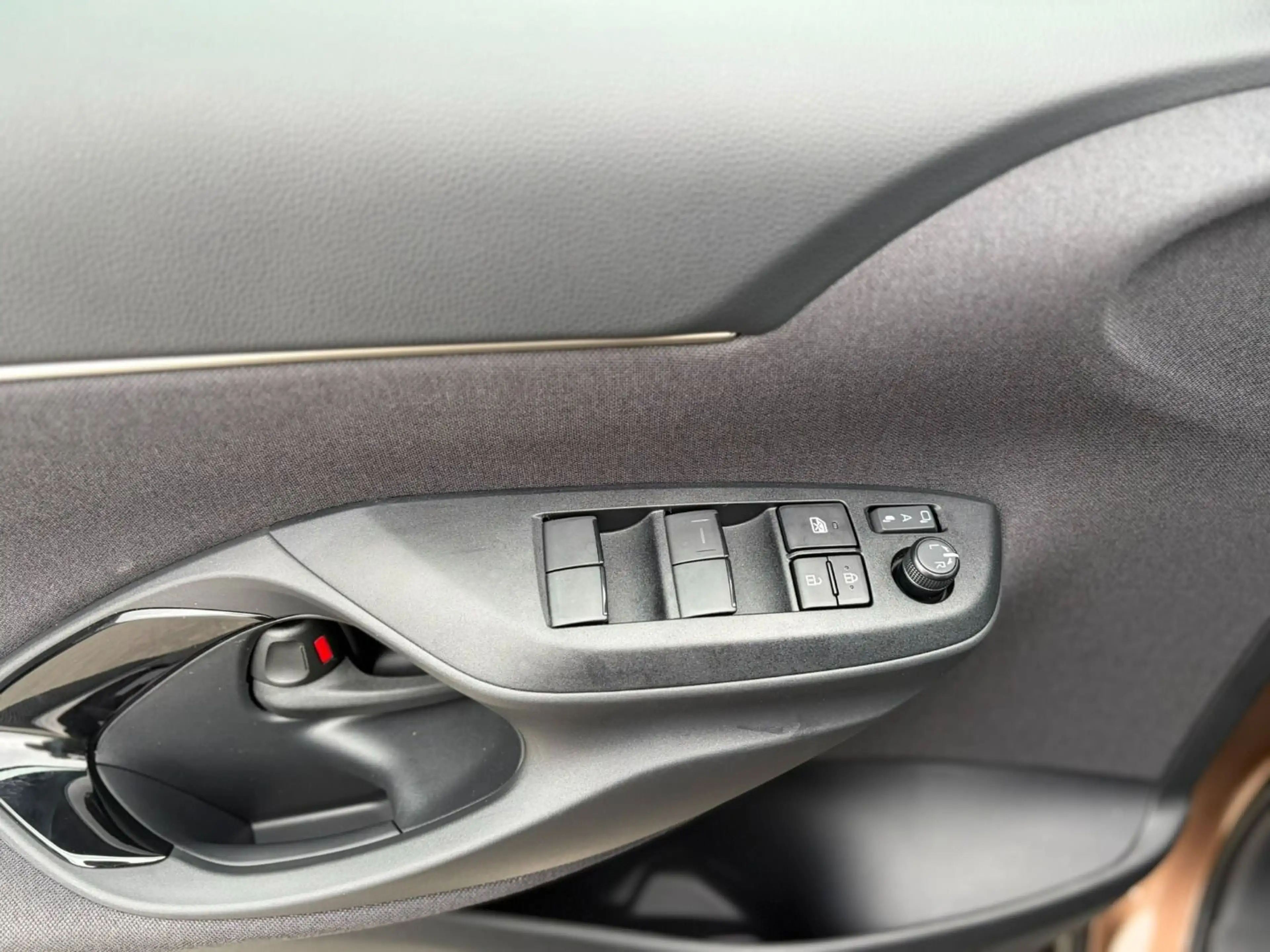 Toyota Yaris Cross Lounge 1,5 VVT-i Hybrid — photo 13