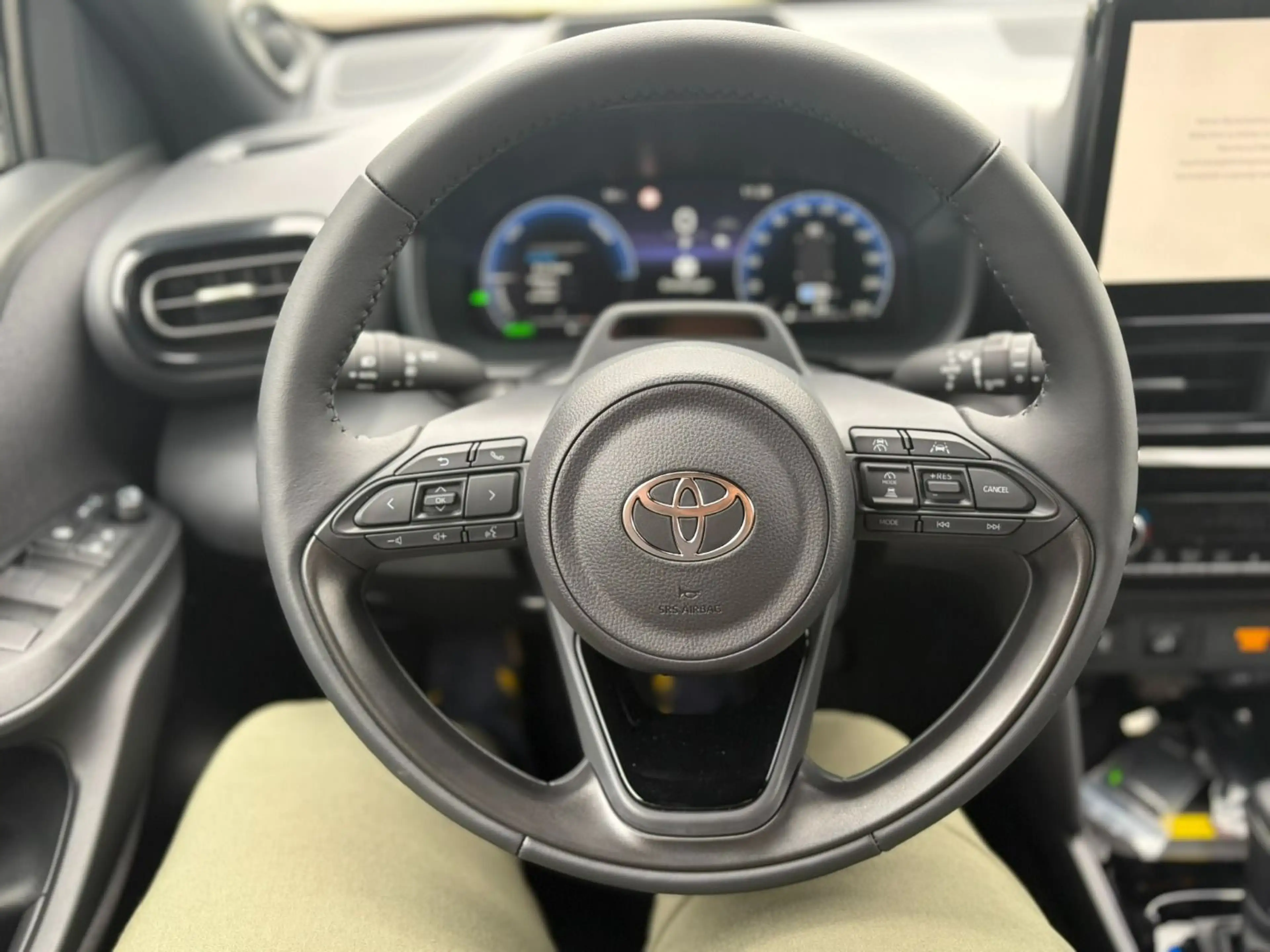 Toyota Yaris Cross Lounge 1,5 VVT-i Hybrid — photo 14
